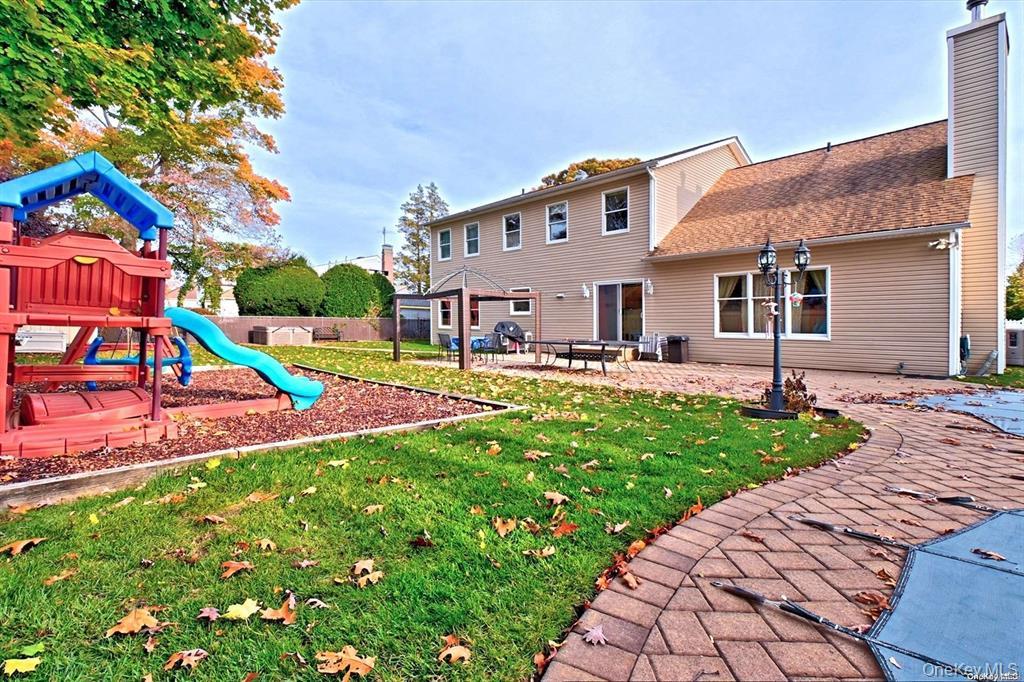 5 Pine Street, Plainview, NY 11803