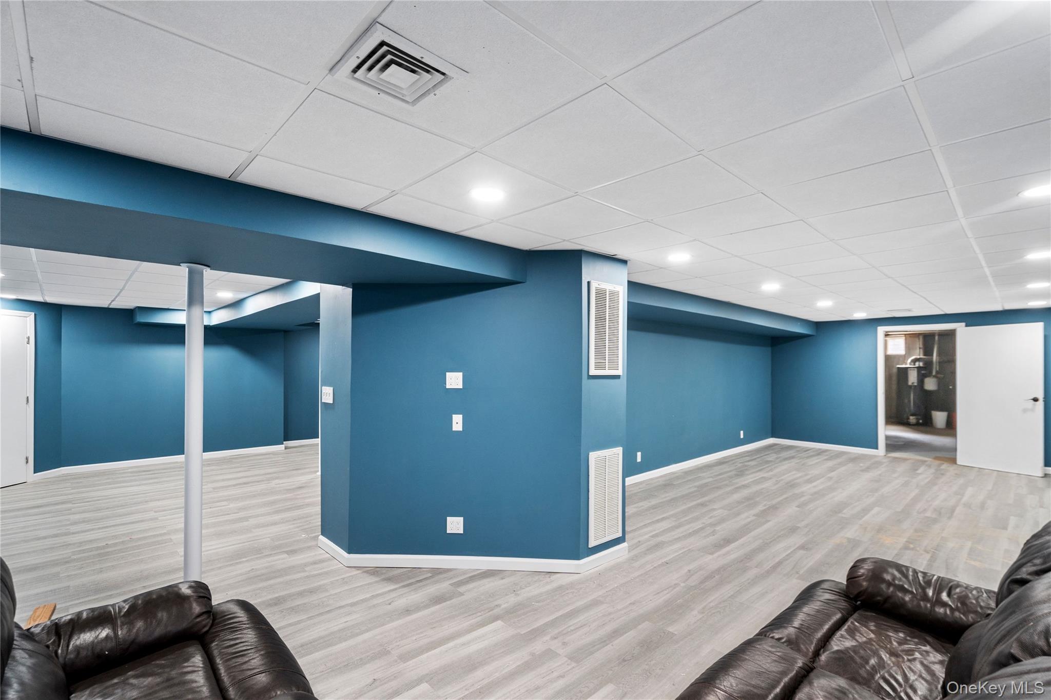 5 Pine Street, Plainview, NY 11803