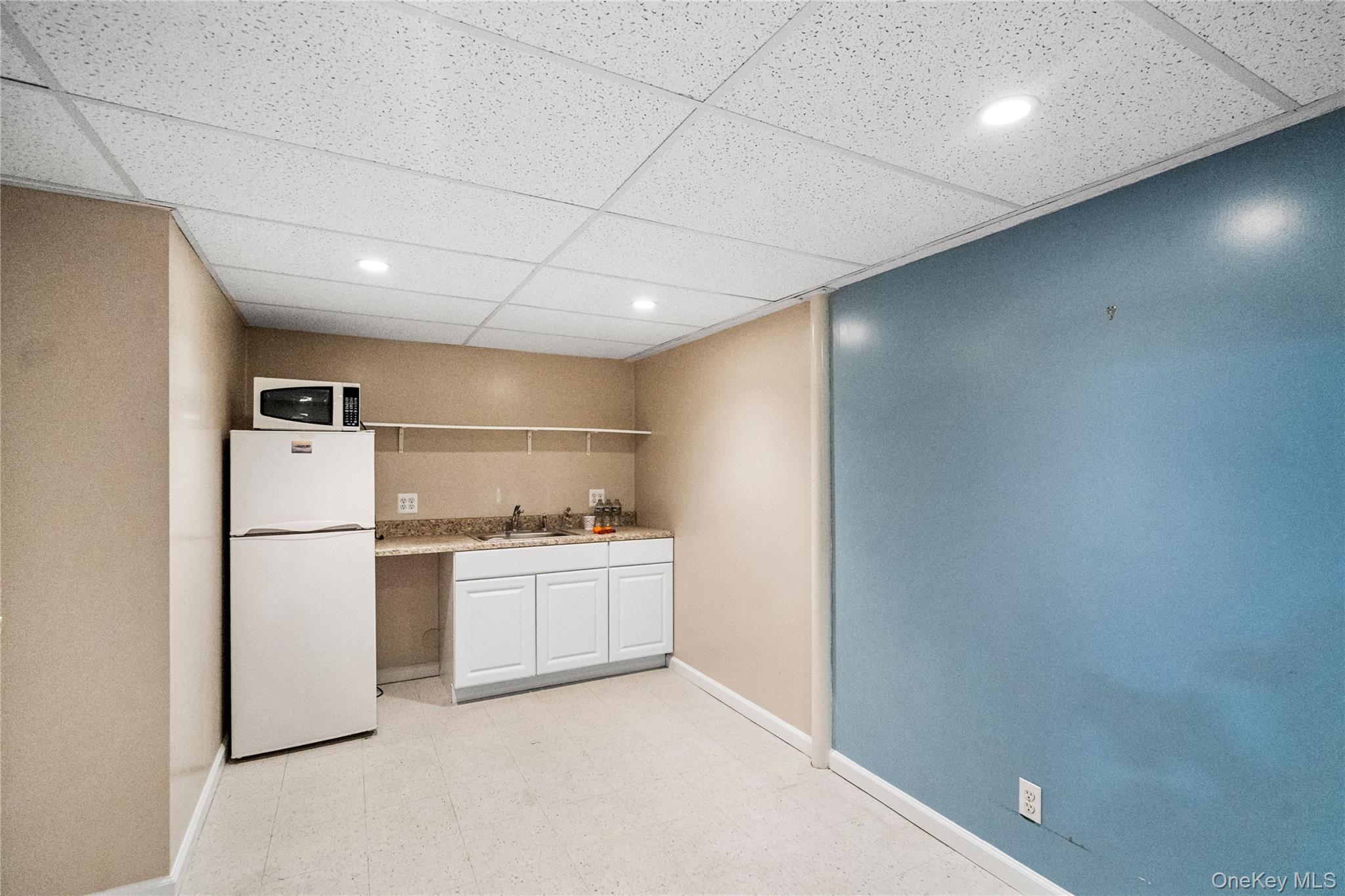 5 Pine Street, Plainview, NY 11803