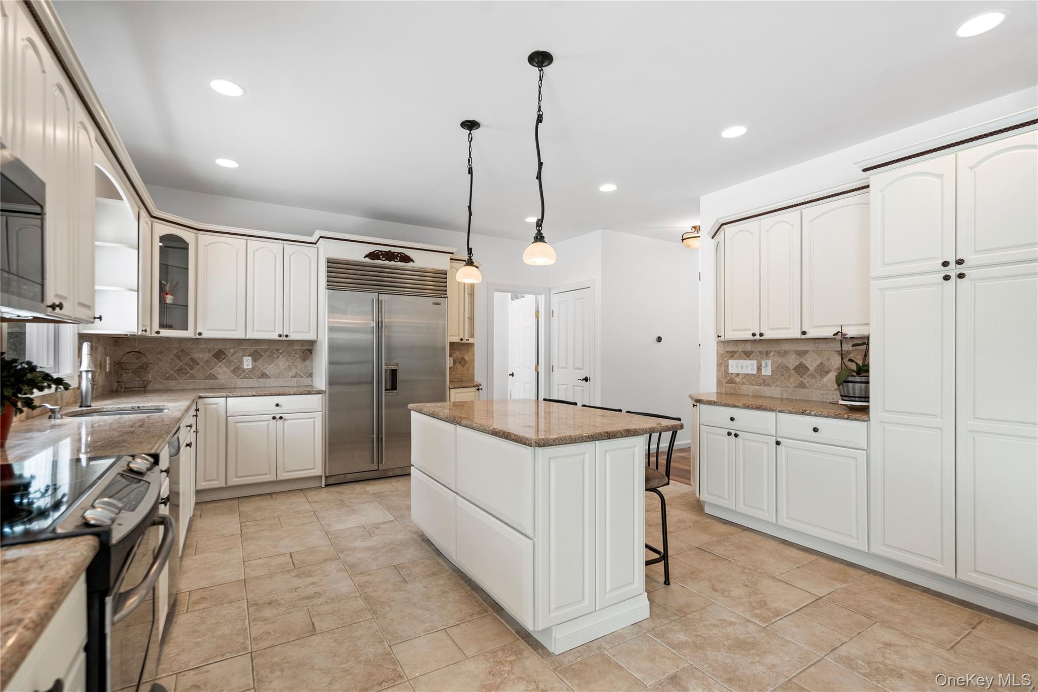 5 Pine Street, Plainview, NY 11803