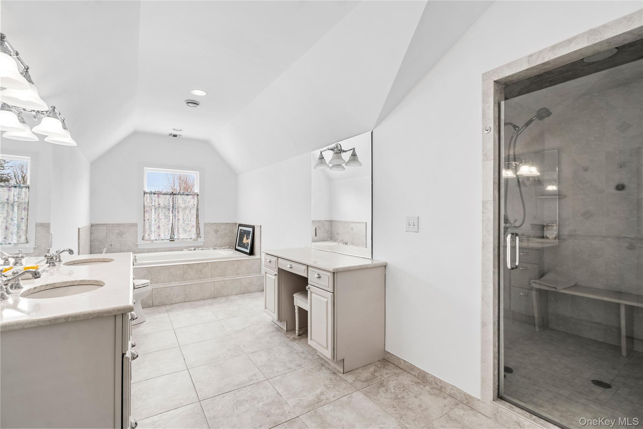 5 Pine Street, Plainview, NY 11803