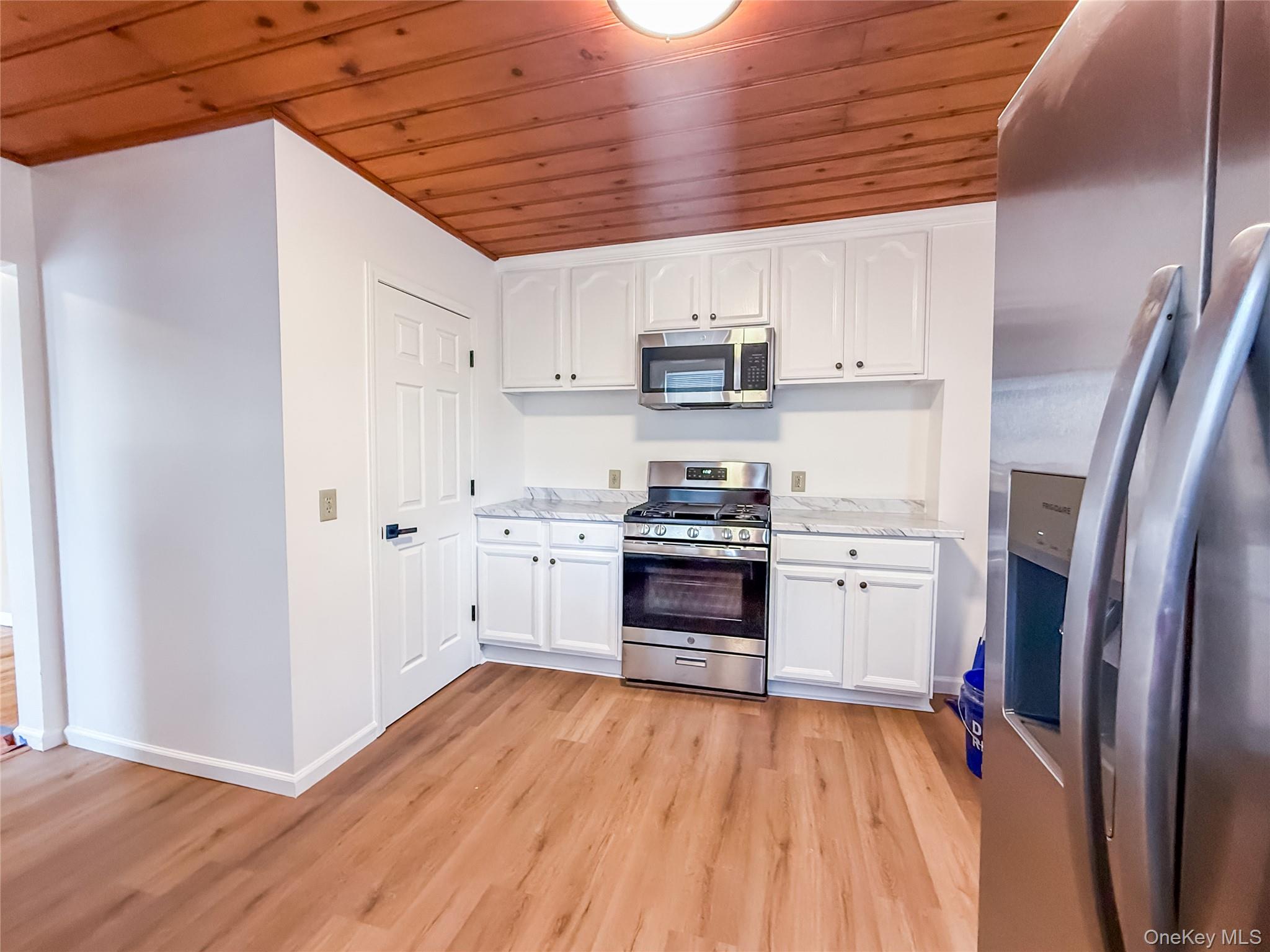 2-4 Elm Place, Poughkeepsie, NY 12601