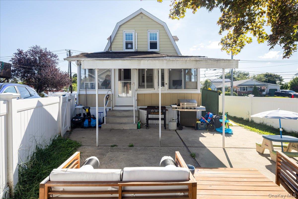 404 Silver Lane, Oceanside, NY 11572