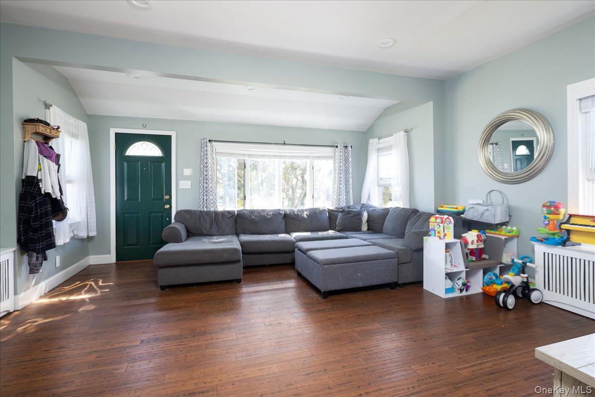 404 Silver Lane, Oceanside, NY 11572