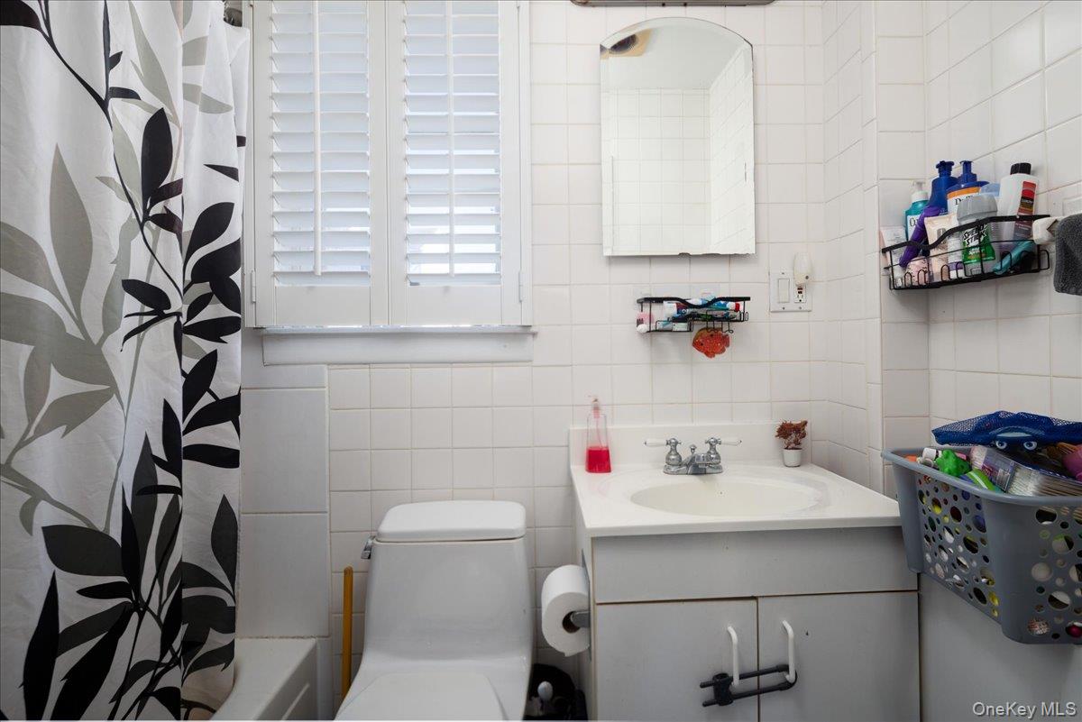 404 Silver Lane, Oceanside, NY 11572