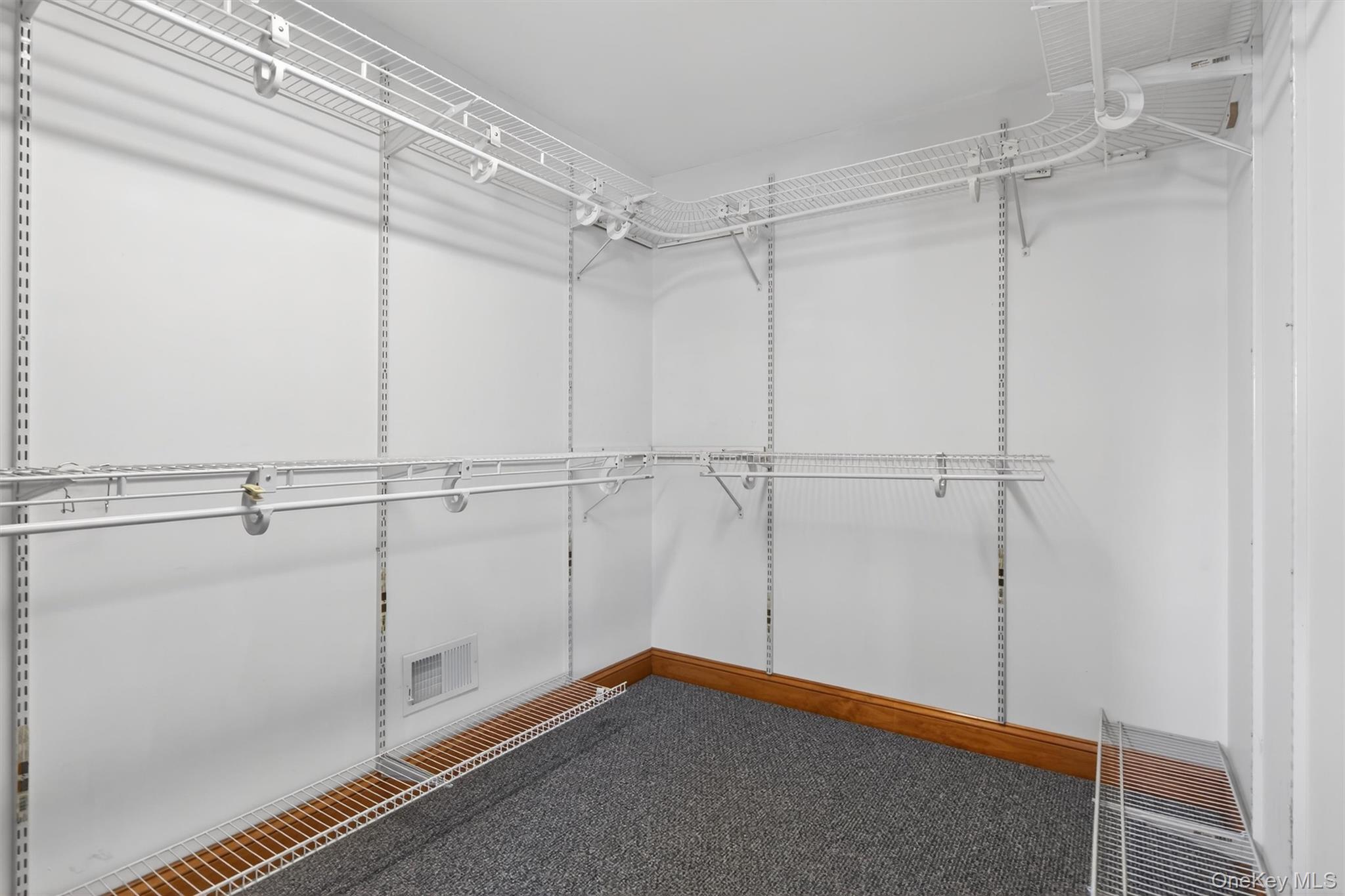 2 Thomas Jefferson Place, Middletown, NY 10940