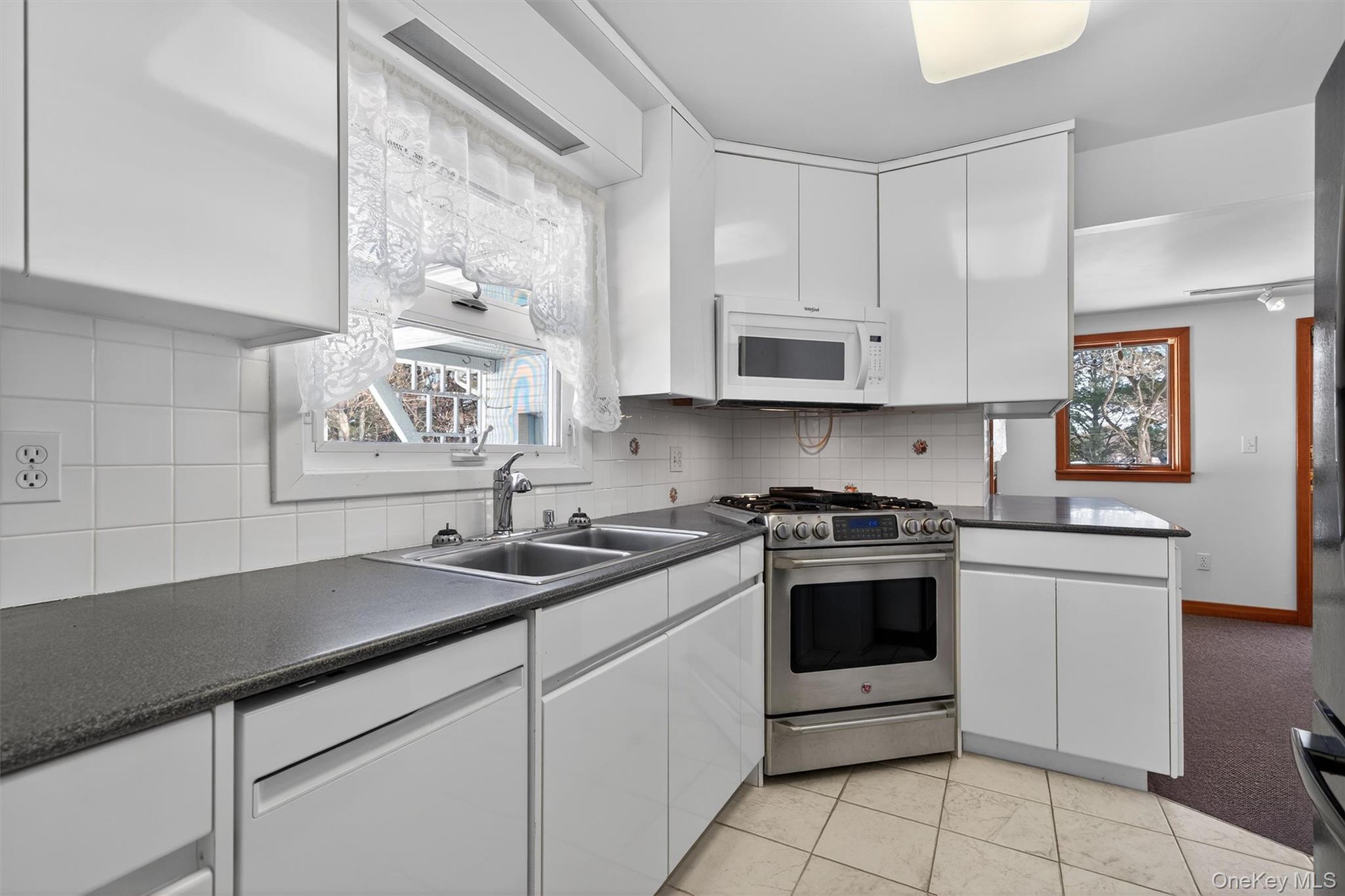 2 Thomas Jefferson Place, Middletown, NY 10940