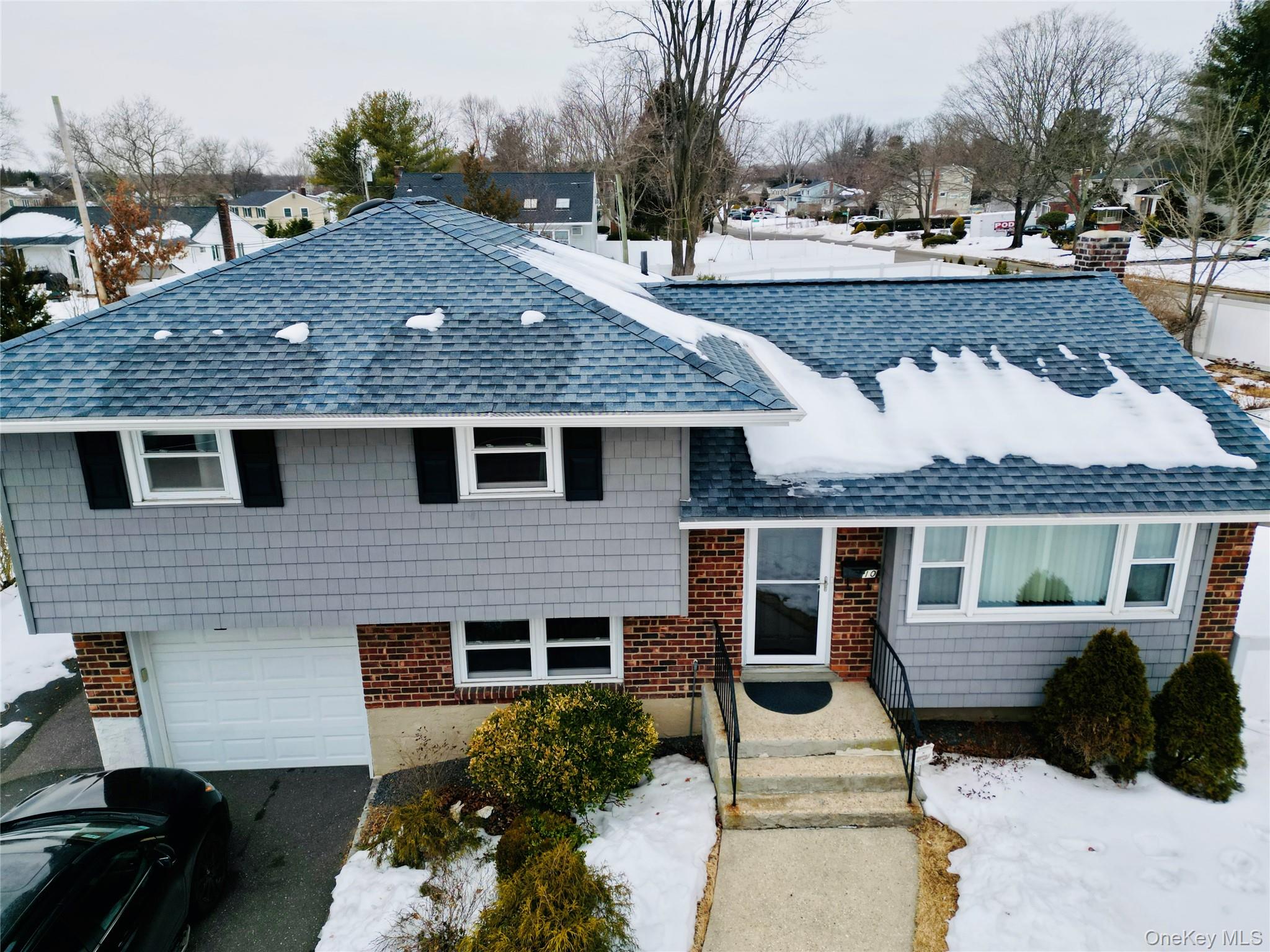 10 Kings Park Road, Commack, NY 11725