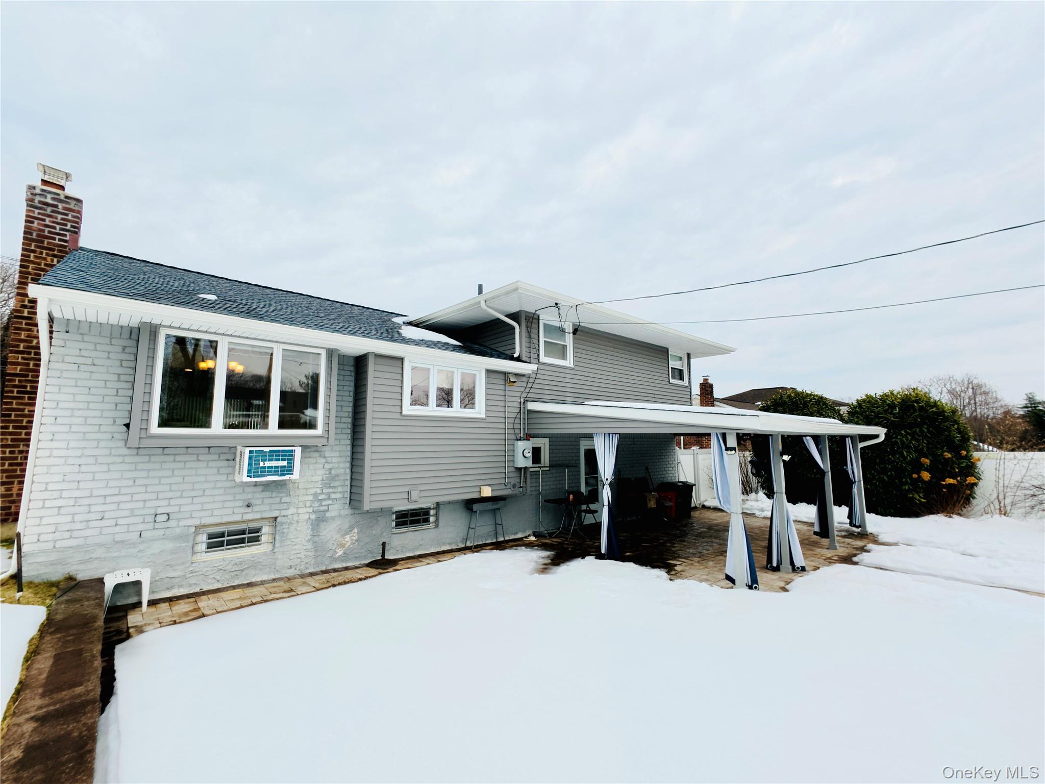 10 Kings Park Road, Commack, NY 11725