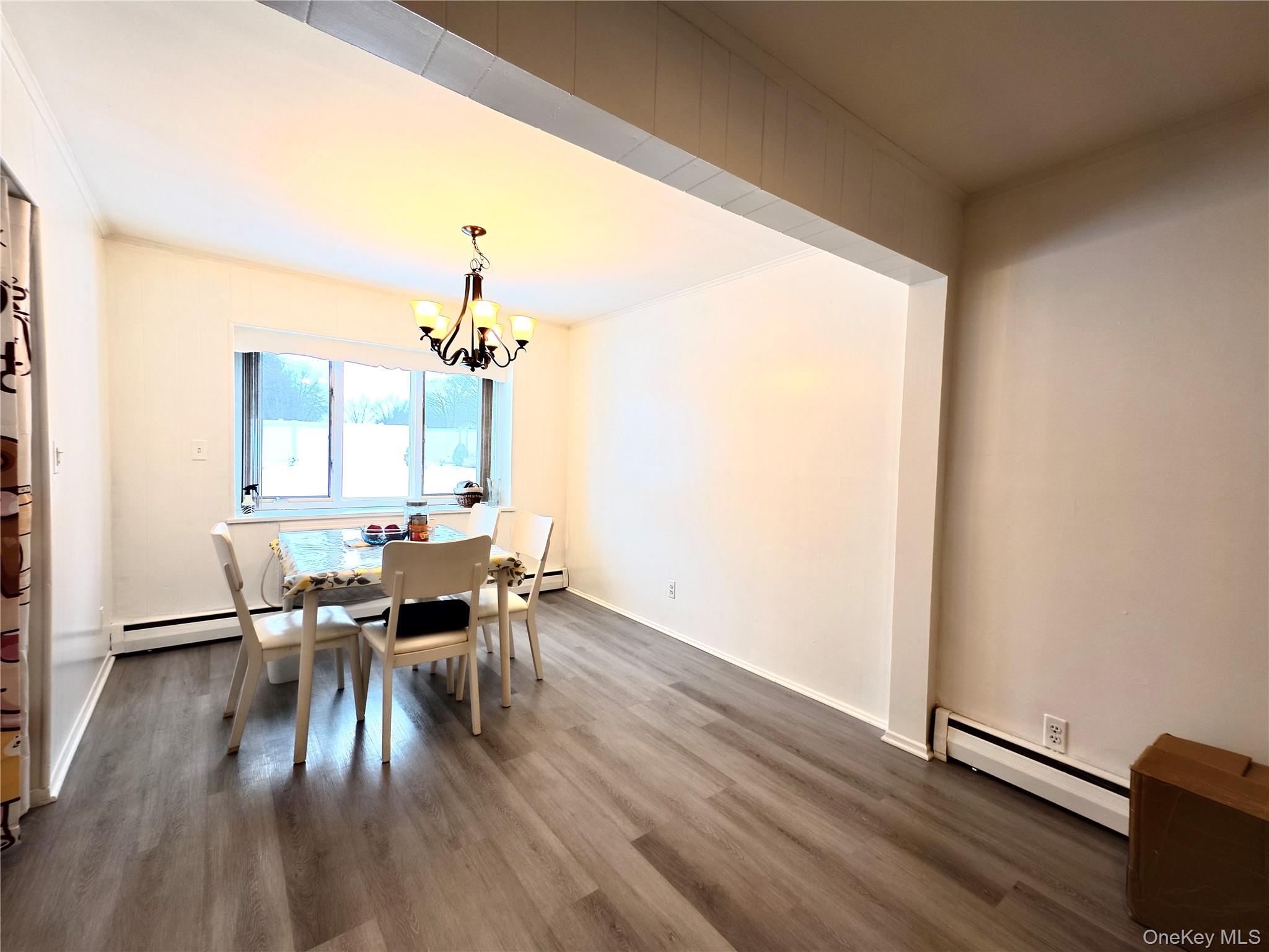 10 Kings Park Road, Commack, NY 11725