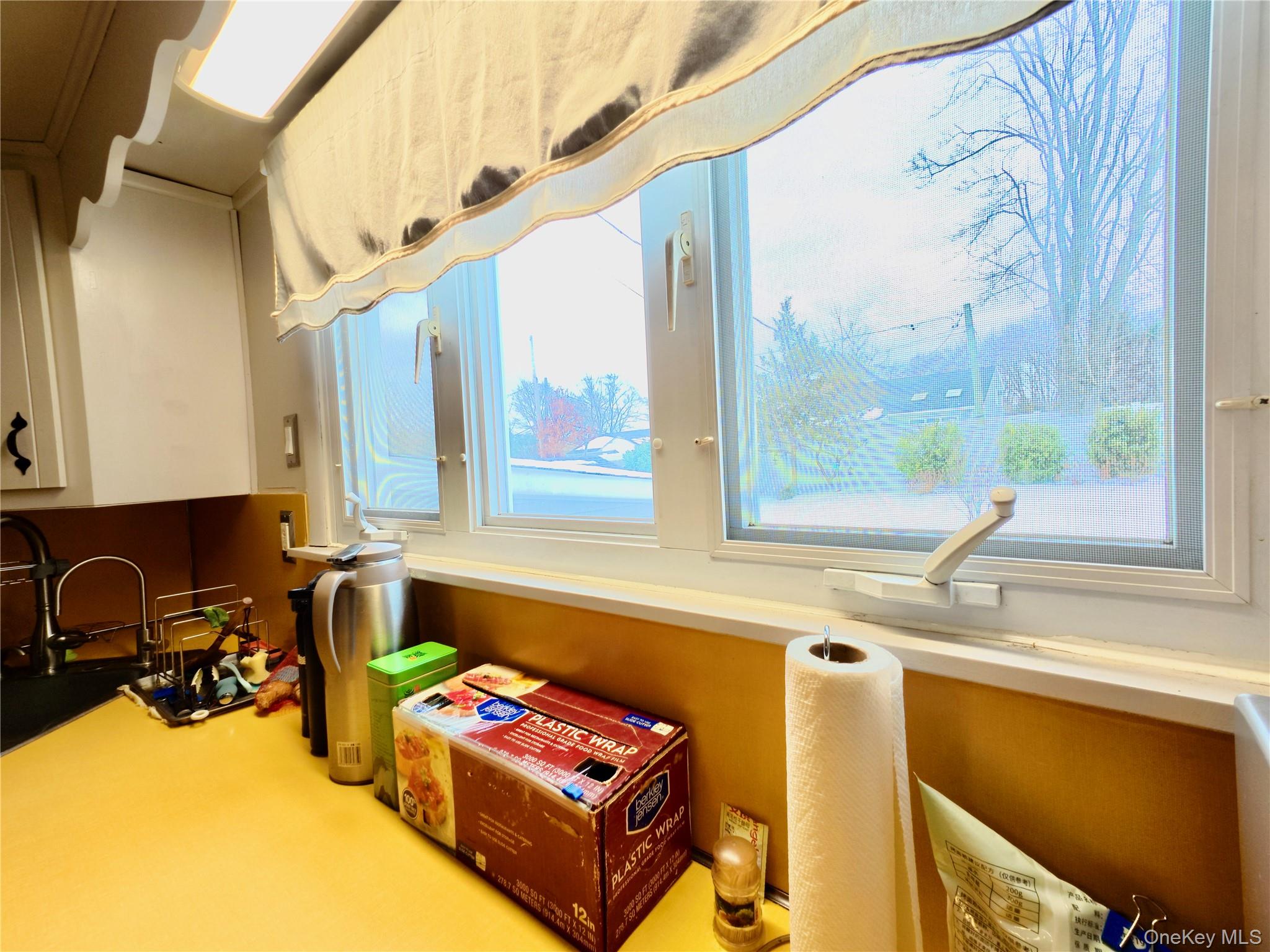 10 Kings Park Road, Commack, NY 11725