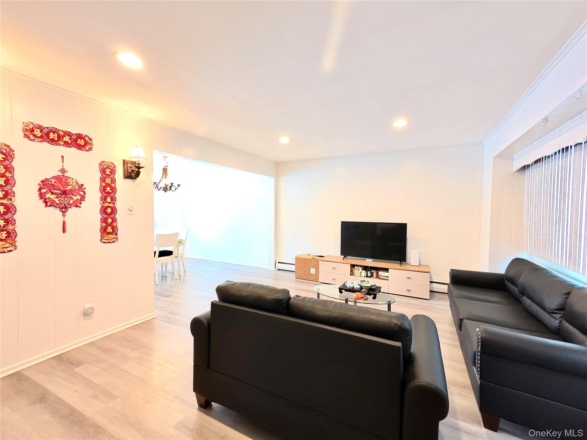 10 Kings Park Road, Commack, NY 11725