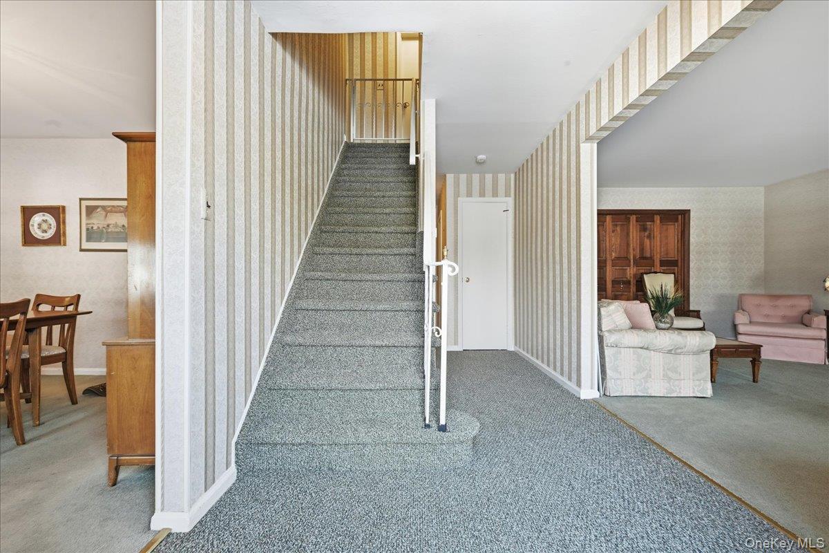 8 Andover Court, Garden City, NY 11530