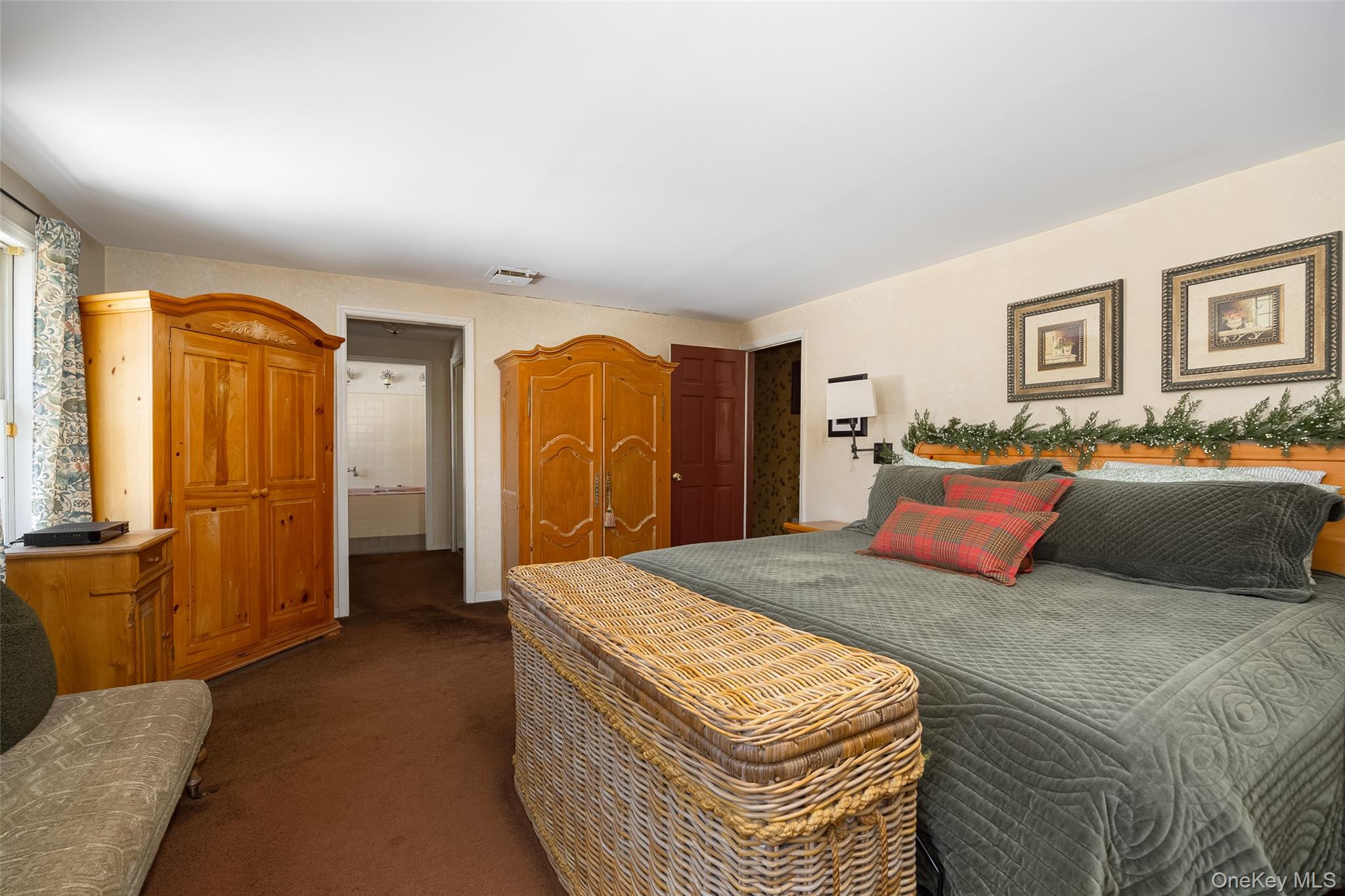 40 Ireland Drive, Poughkeepsie, NY 12603