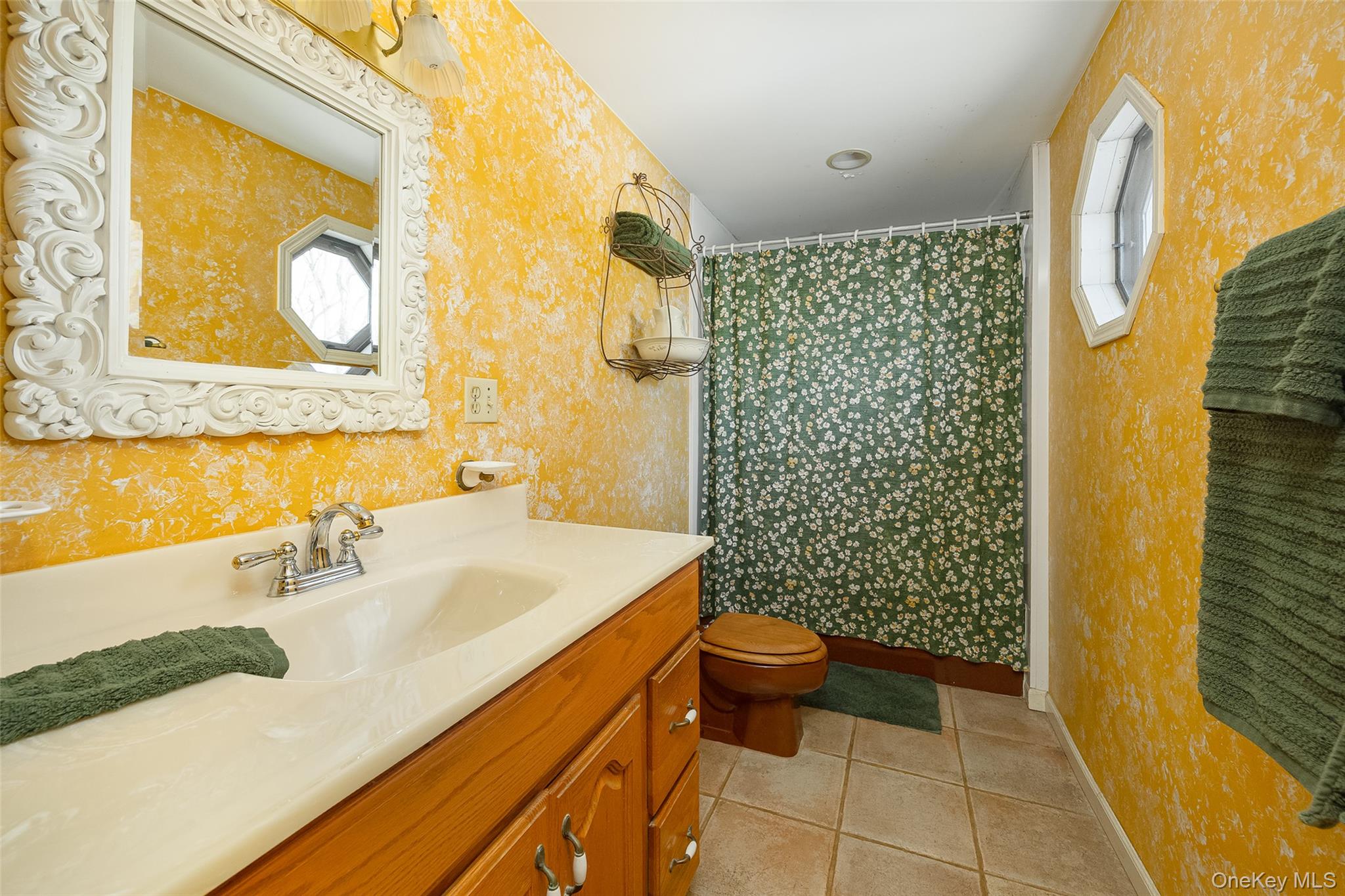 40 Ireland Drive, Poughkeepsie, NY 12603