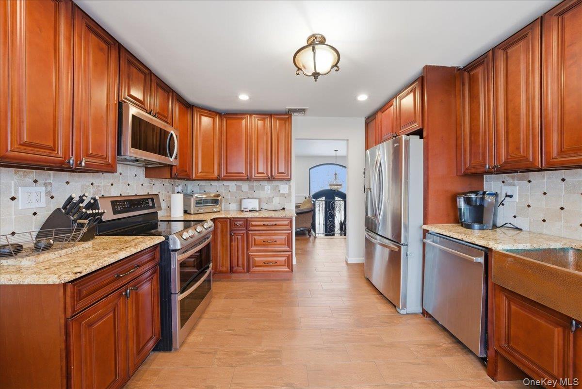 101 Jetmore Place, Massapequa, NY 11758