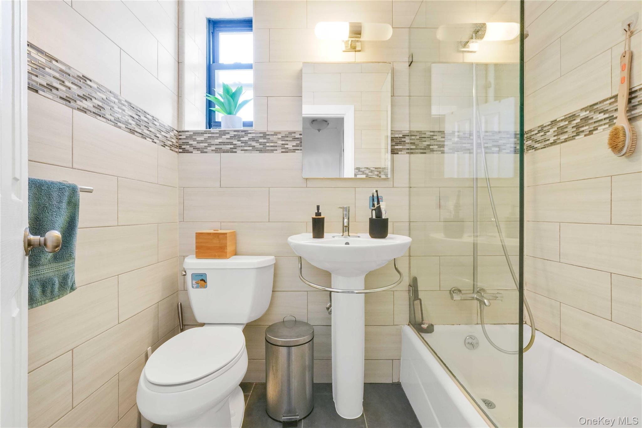 7707 Ditmars Boulevard # 2, East Elmhurst, NY 11370