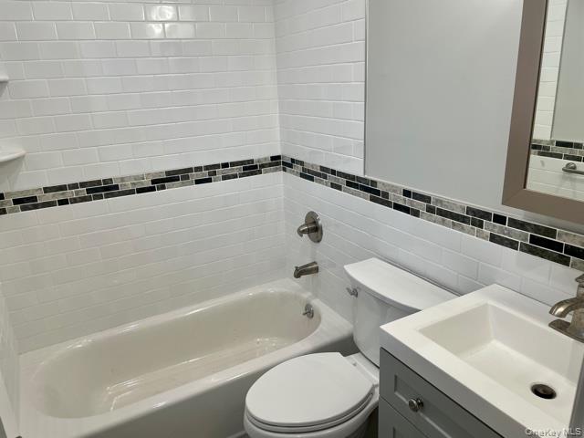 101 Davison Avenue # 2, Lynbrook, NY 11563