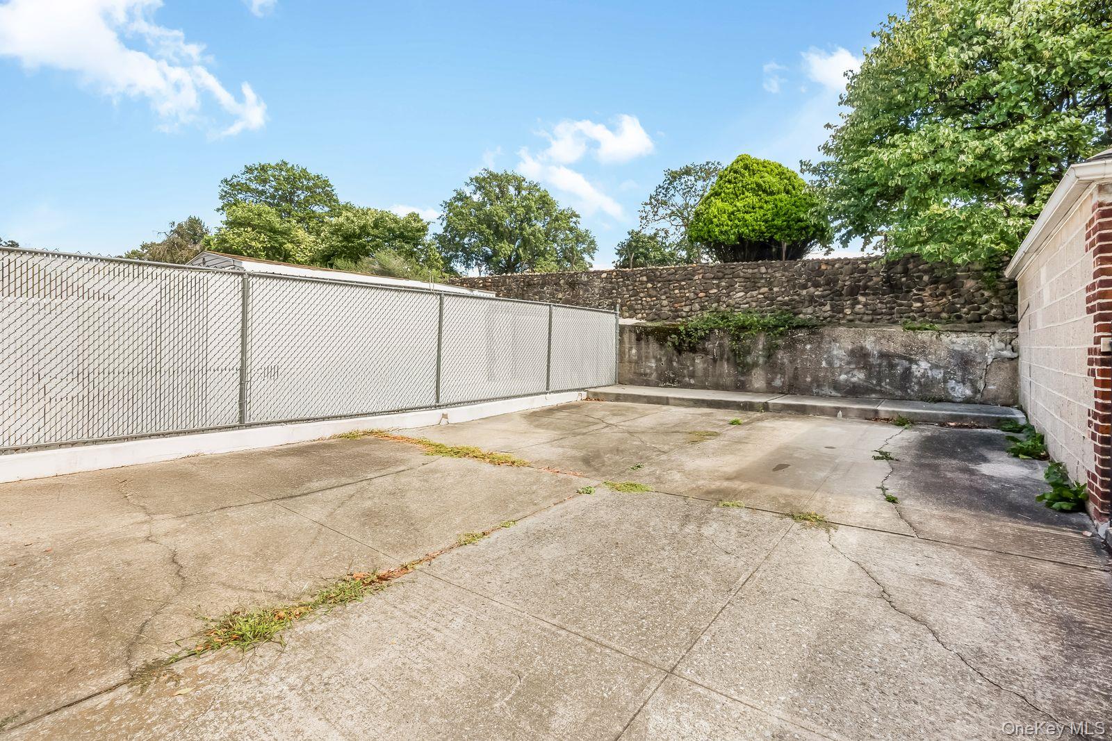 64-42 60th Road, Maspeth, NY 11378