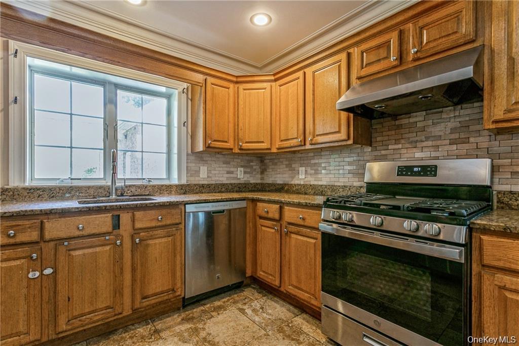 39 Croydon Road, Yonkers, NY 10710