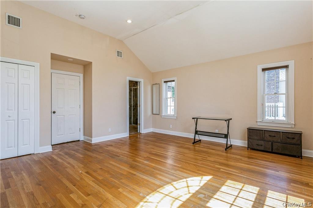 39 Croydon Road, Yonkers, NY 10710