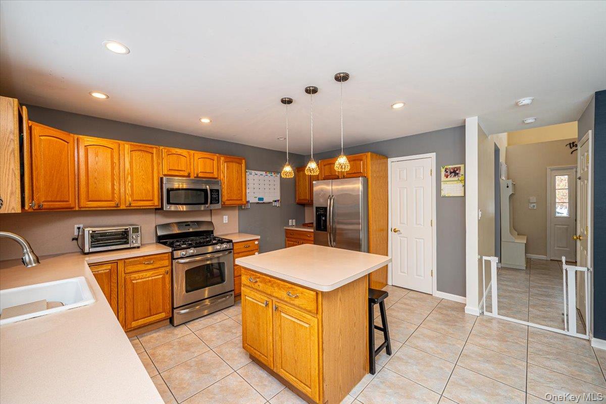 47 Cobblestone Drive, Shoreham, NY 11786