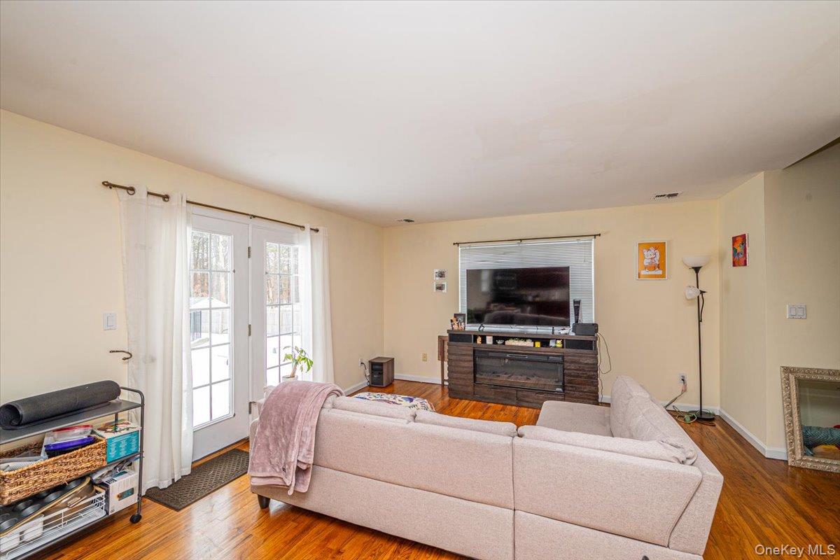 47 Cobblestone Drive, Shoreham, NY 11786