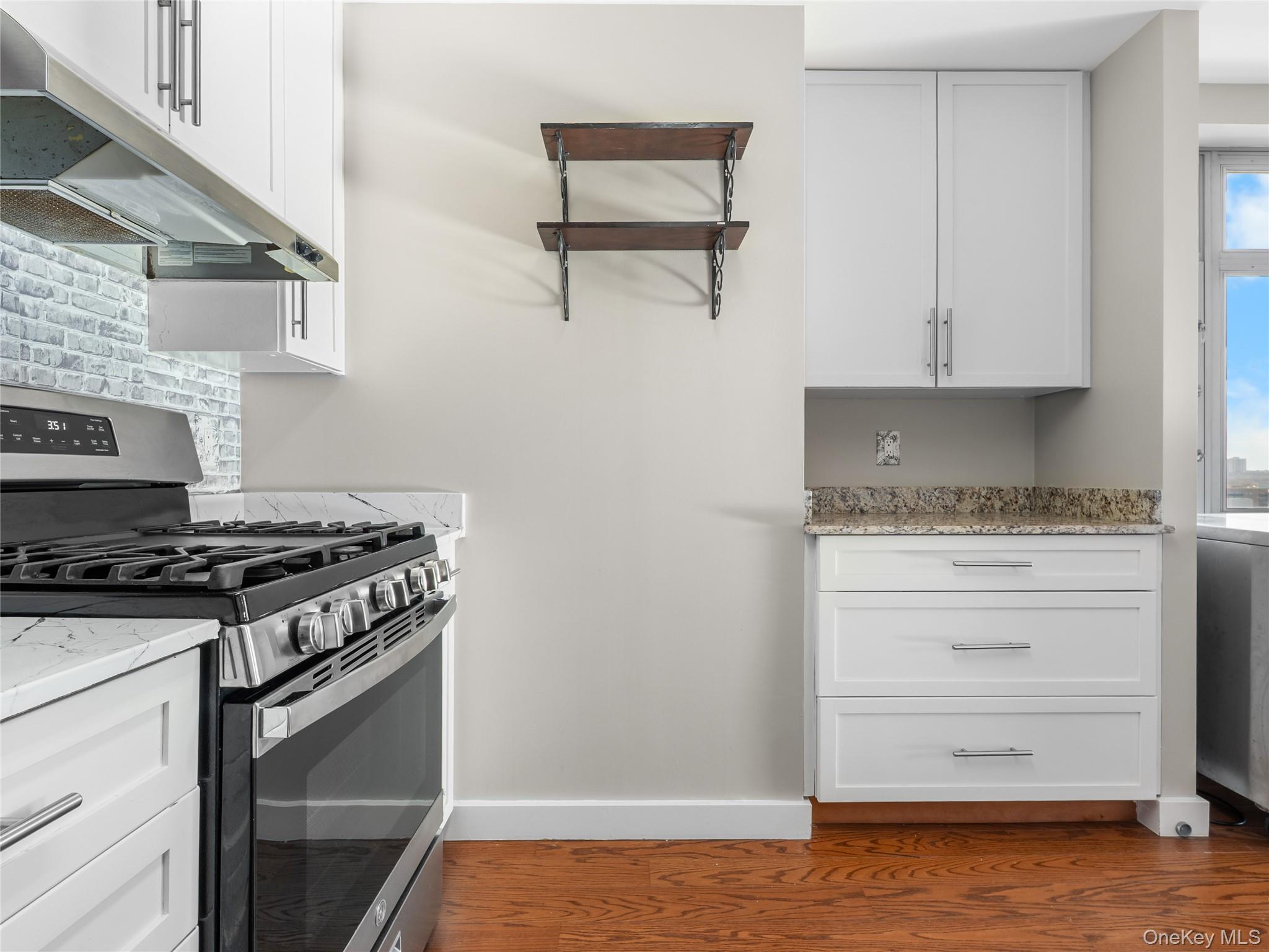 40-22 College Point Boulevard # 10R, Flushing, NY 11354