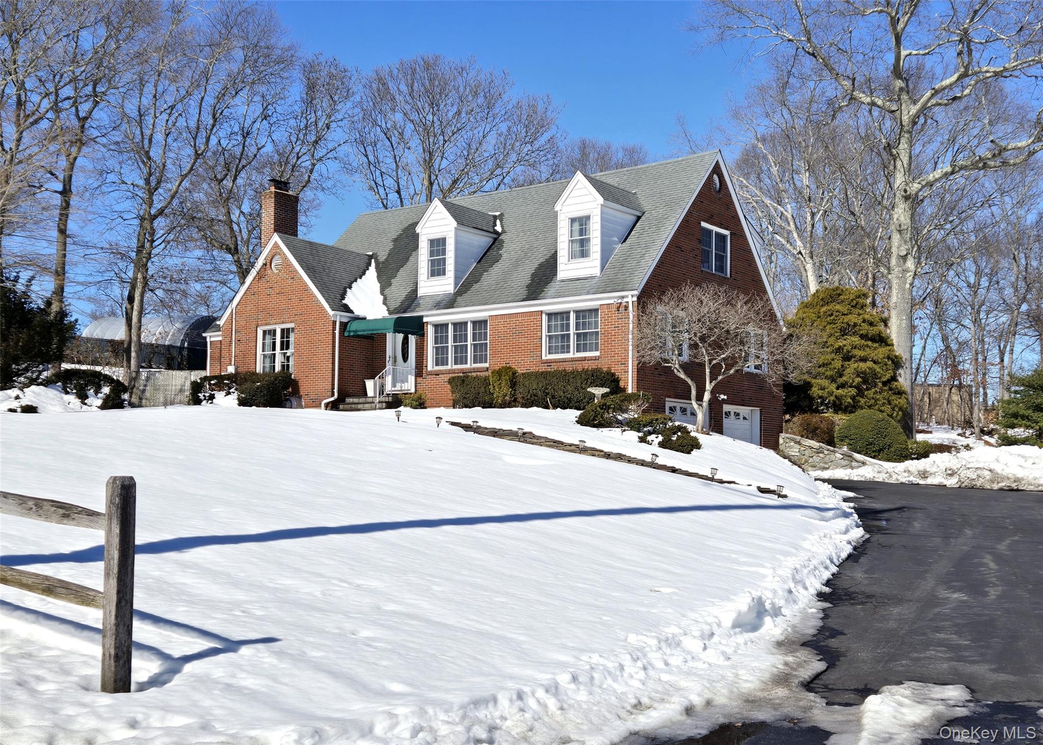 77 Jamaica Avenue, Holtsville, NY 11742