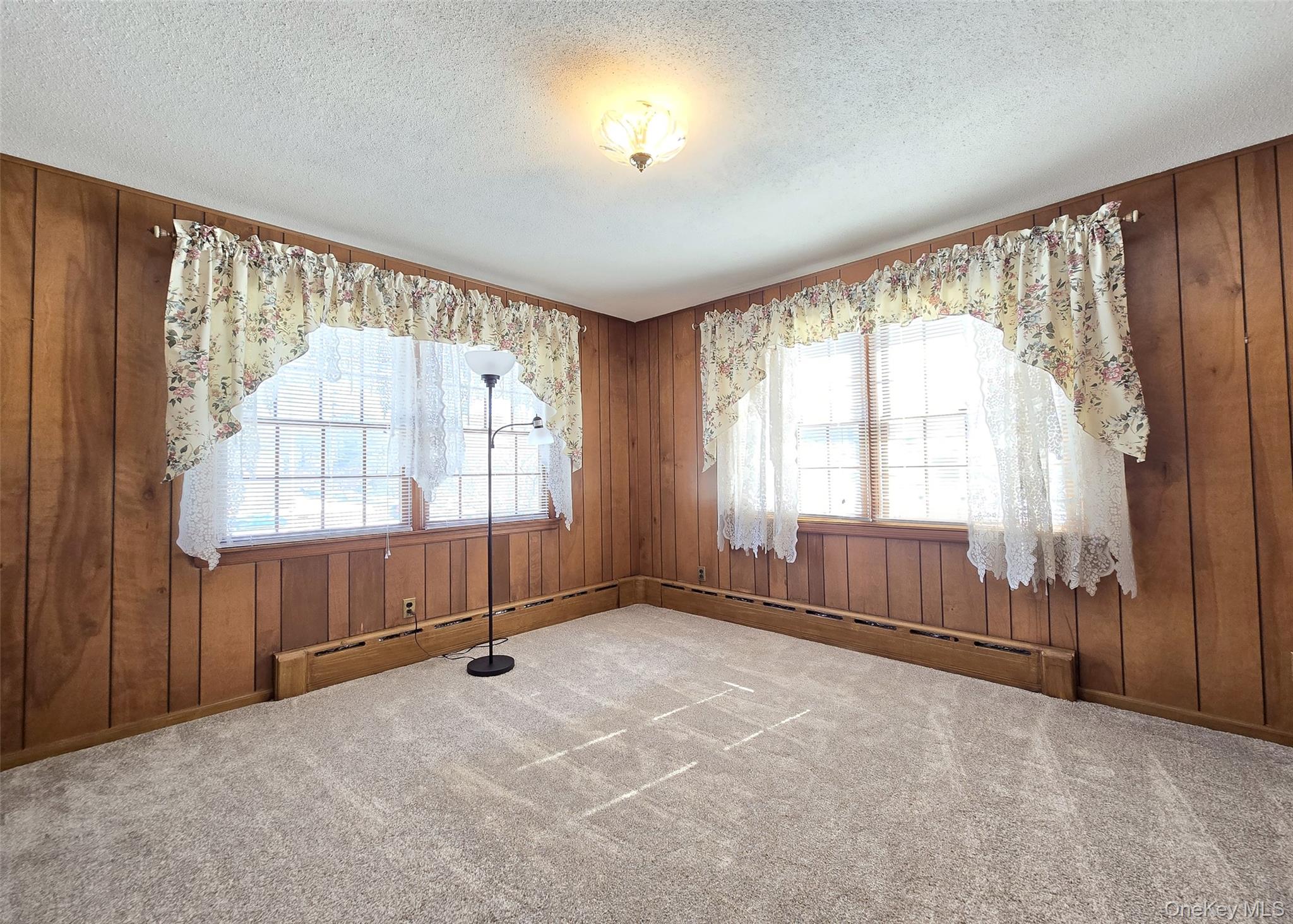 77 Jamaica Avenue, Holtsville, NY 11742