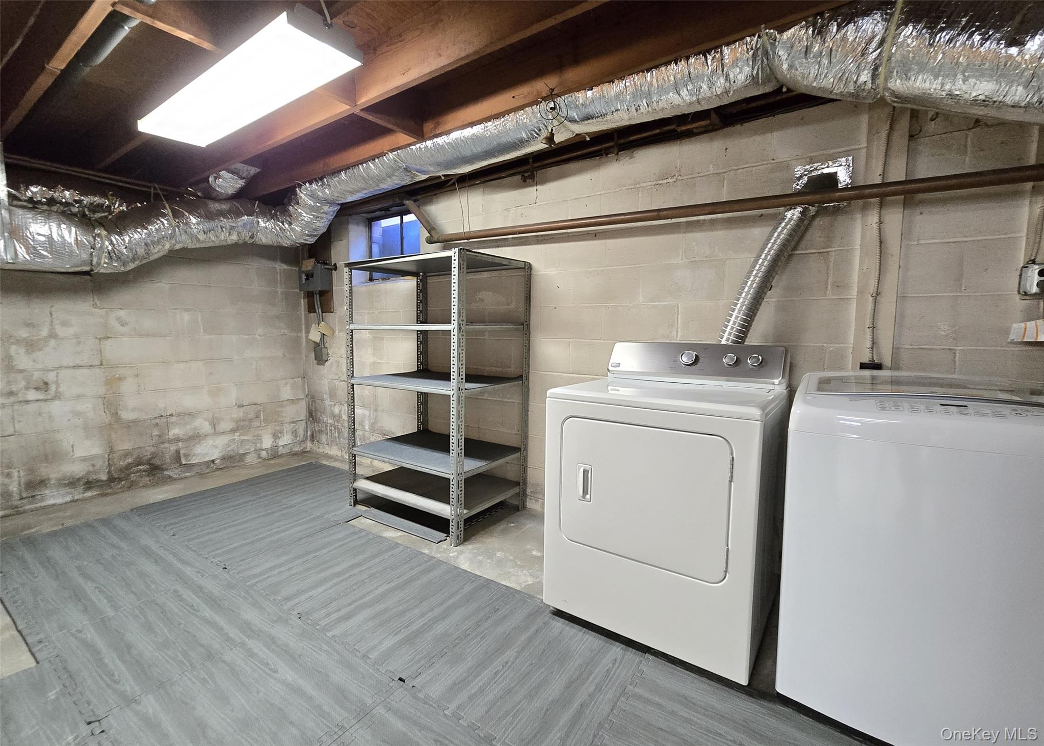 77 Jamaica Avenue, Holtsville, NY 11742