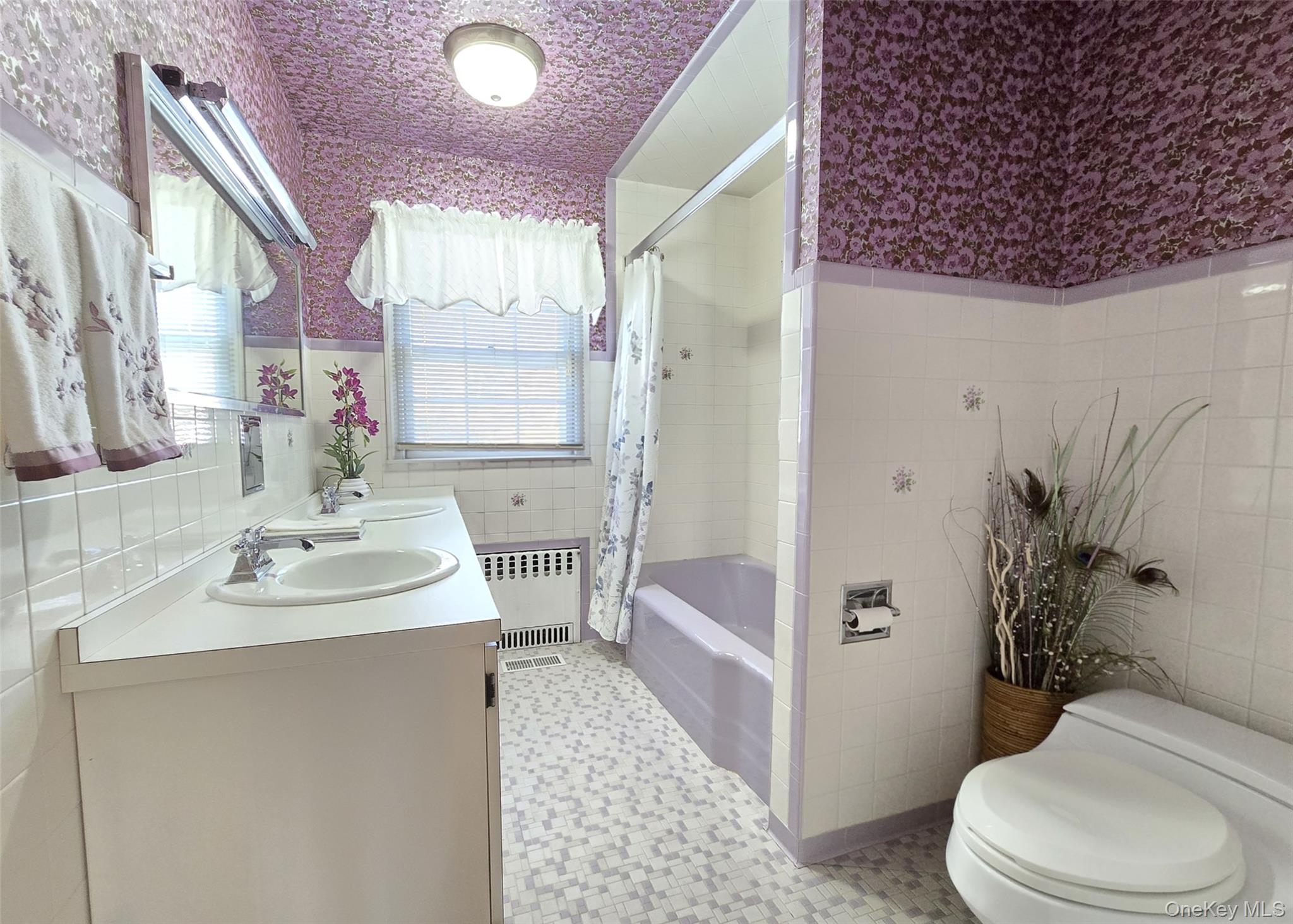 77 Jamaica Avenue, Holtsville, NY 11742