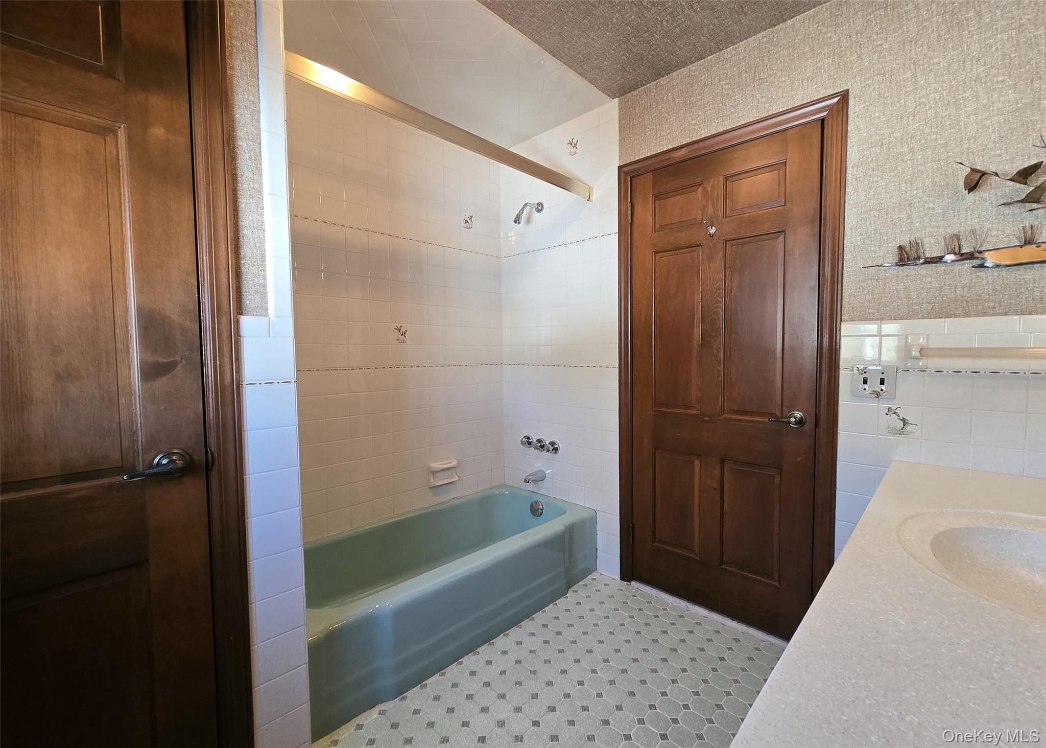 77 Jamaica Avenue, Holtsville, NY 11742