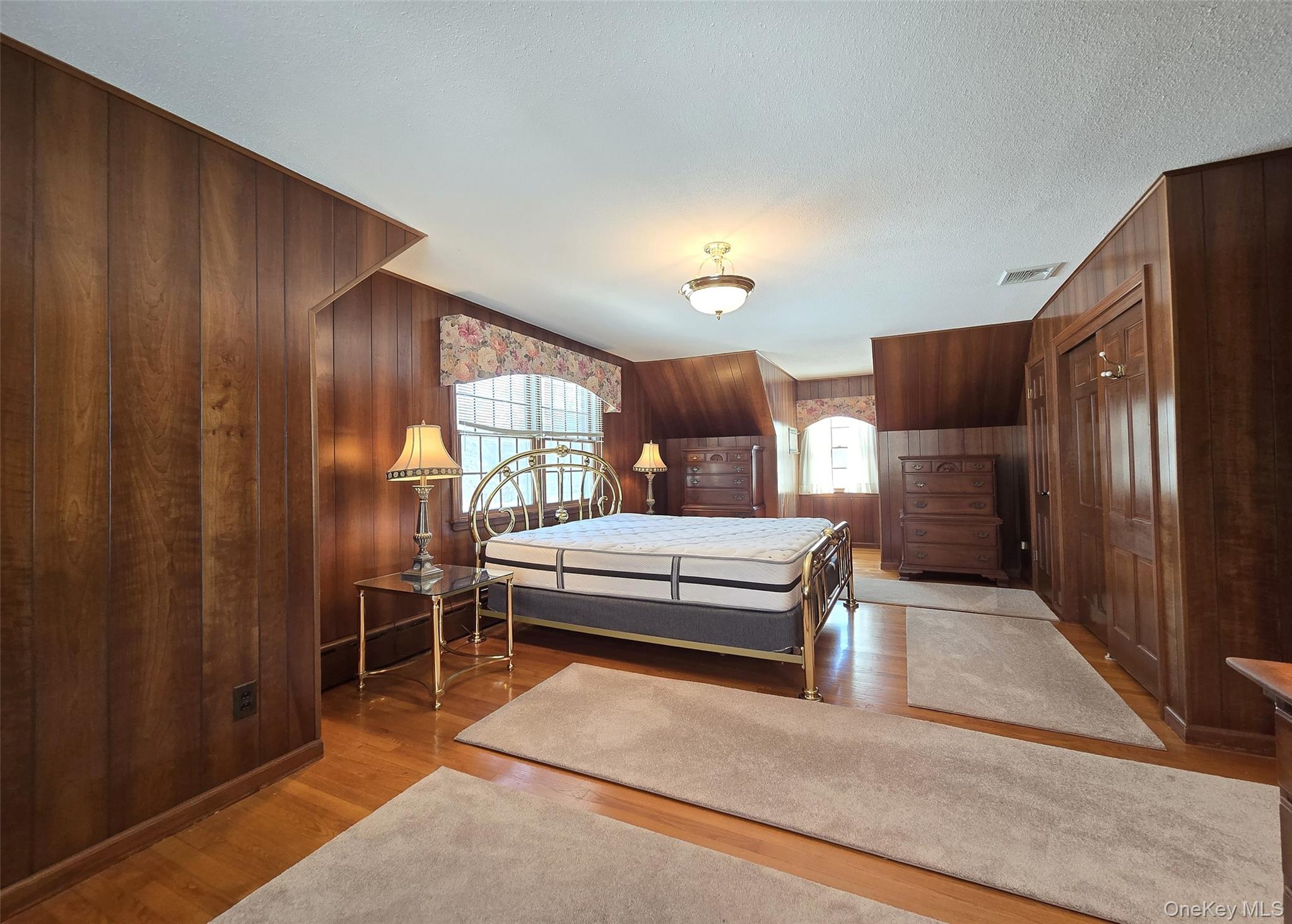 77 Jamaica Avenue, Holtsville, NY 11742