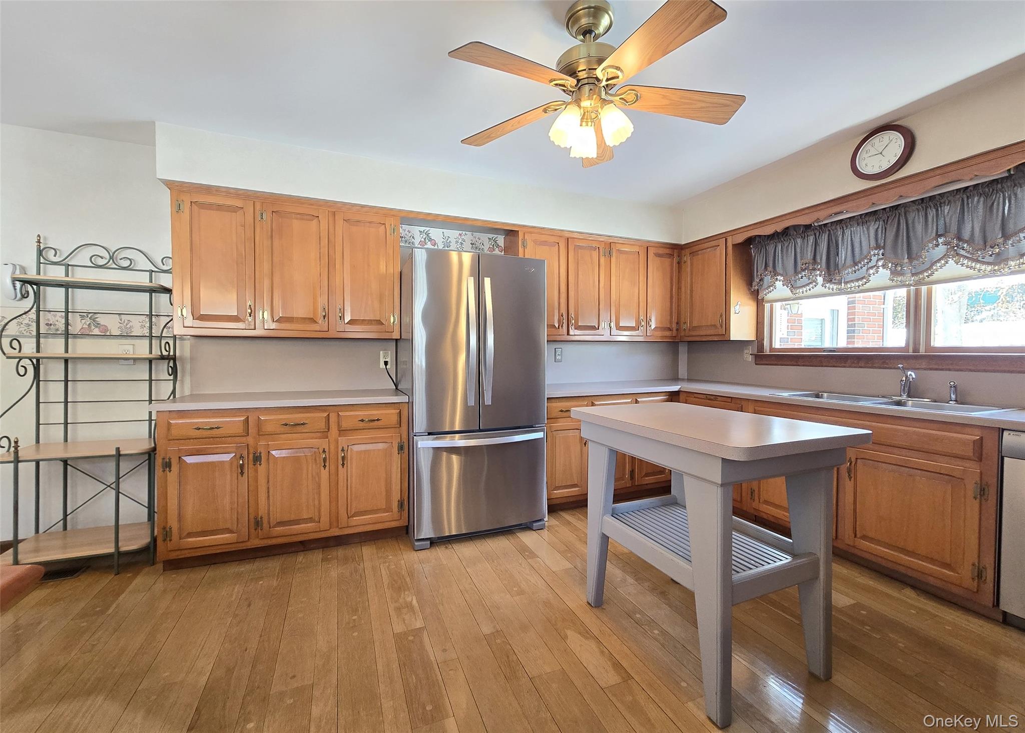 77 Jamaica Avenue, Holtsville, NY 11742