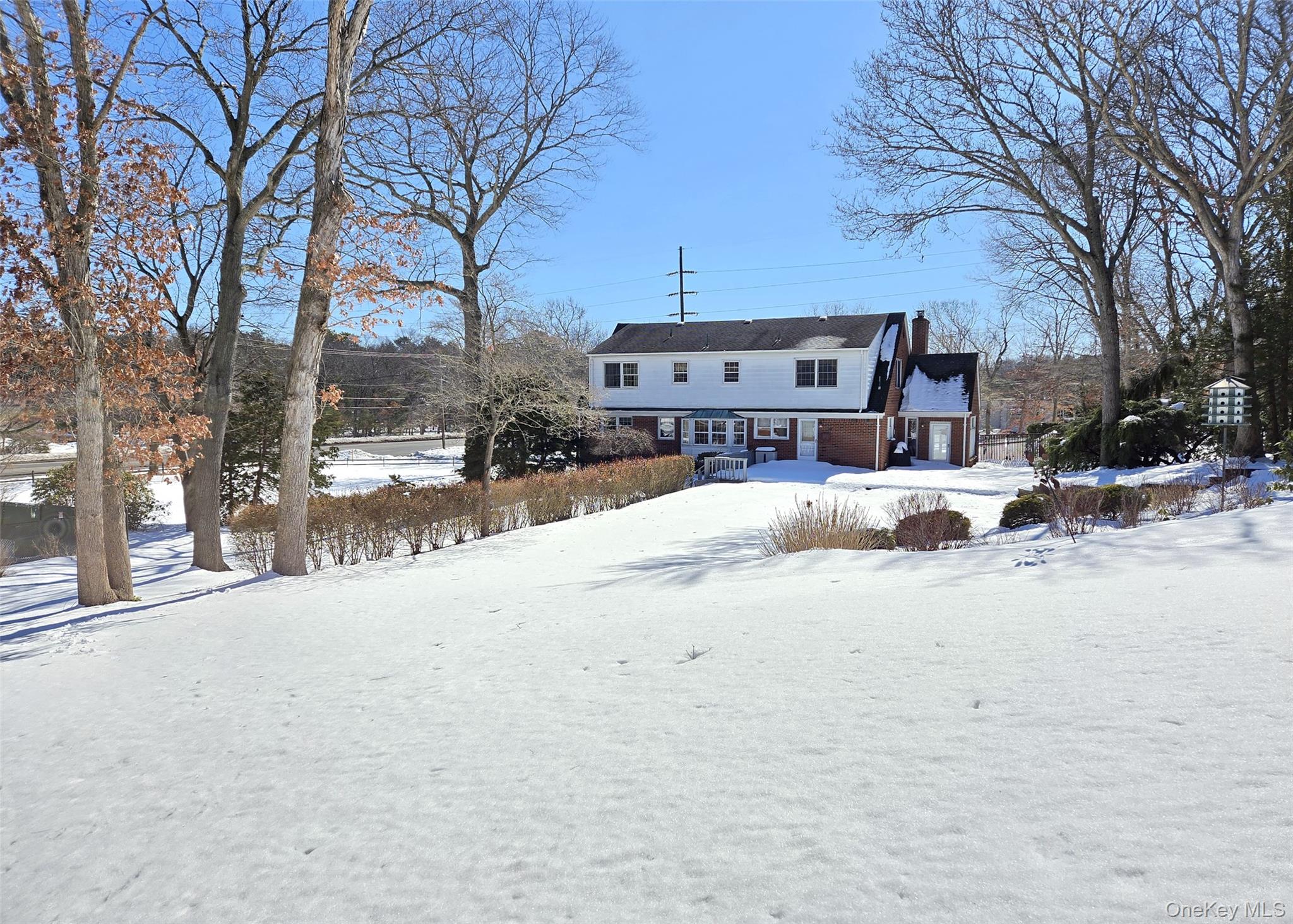 77 Jamaica Avenue, Holtsville, NY 11742