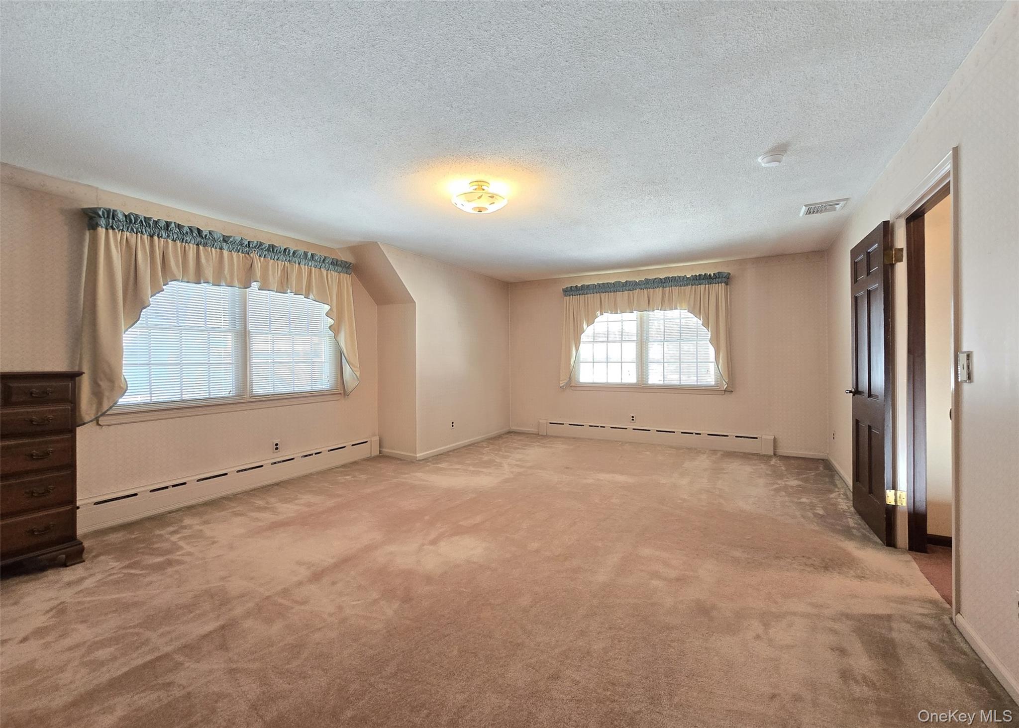 77 Jamaica Avenue, Holtsville, NY 11742