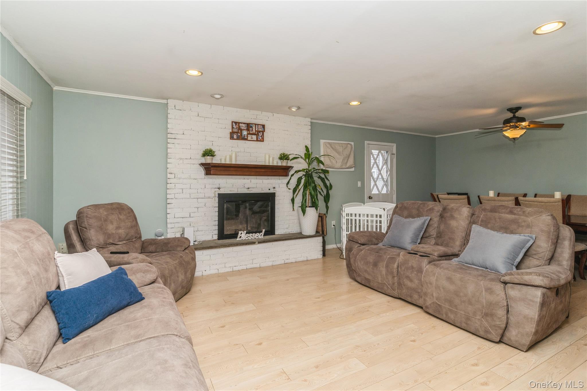 20 Peacock Lane, Levittown, NY 11756