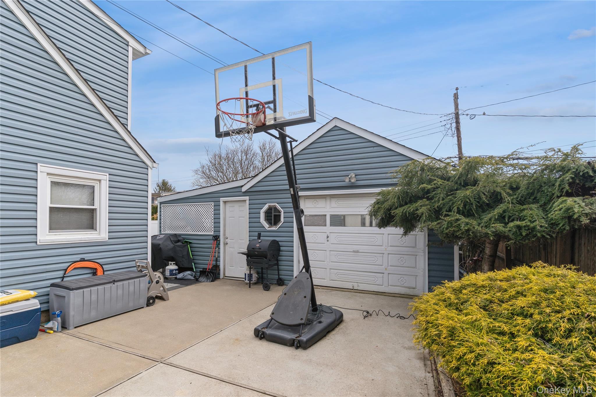 20 Peacock Lane, Levittown, NY 11756