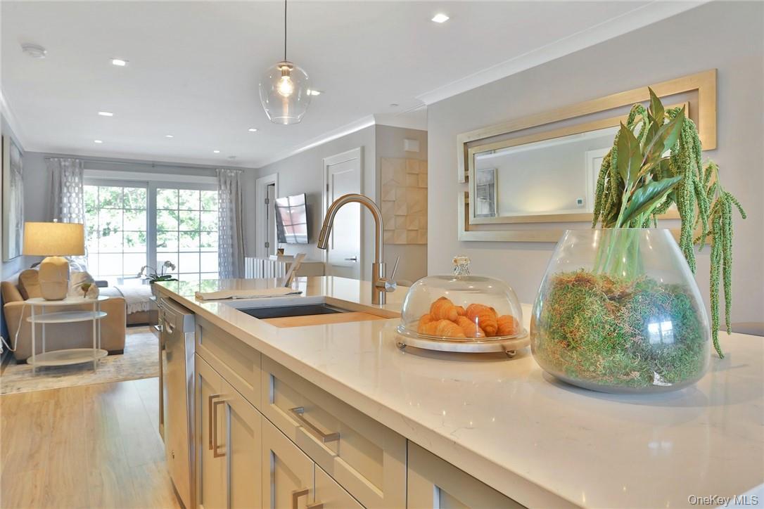 470 Main Street # 11, Armonk, NY 10504