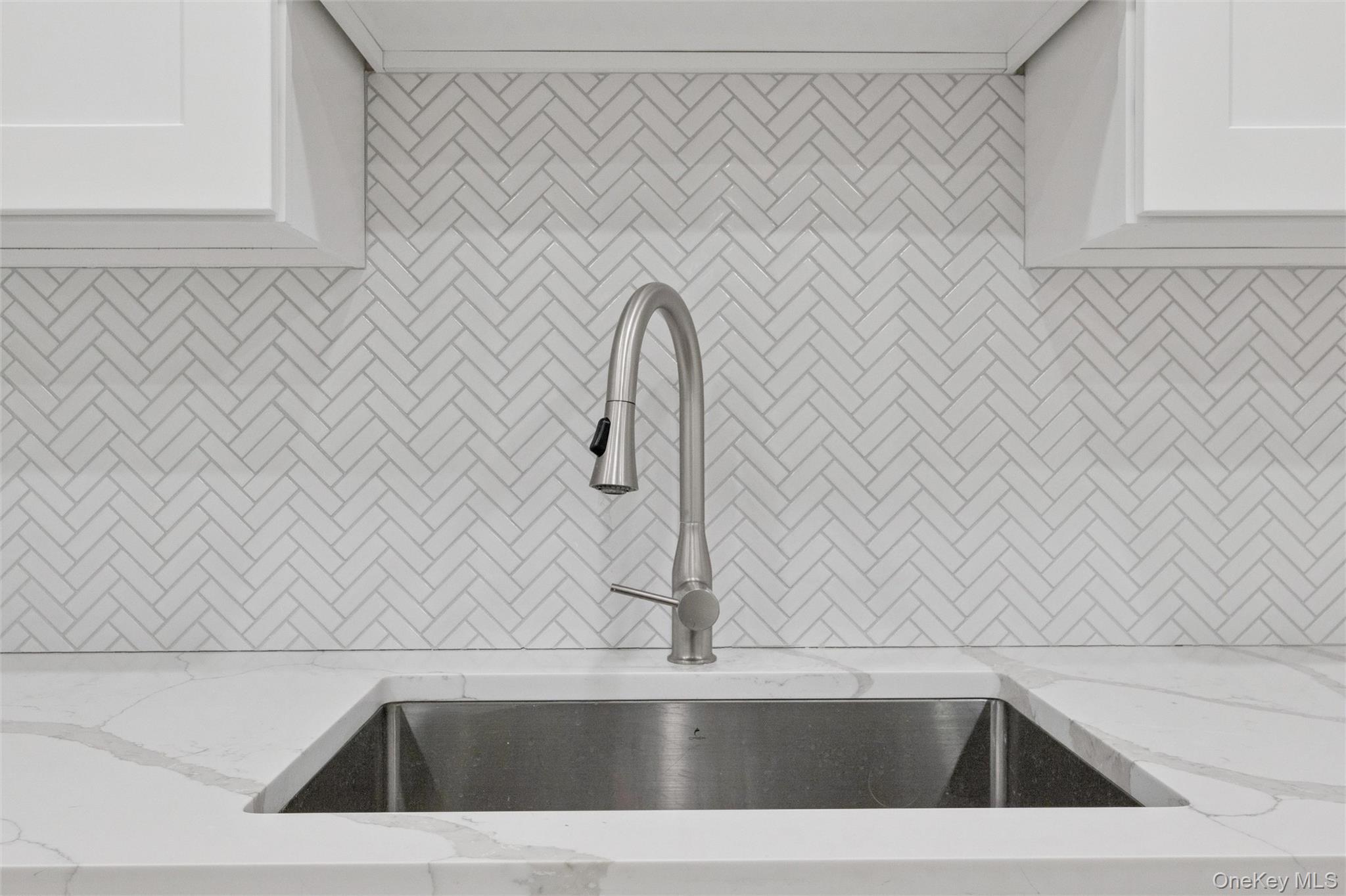 70 Pheasant Run, Roslyn, NY 11576