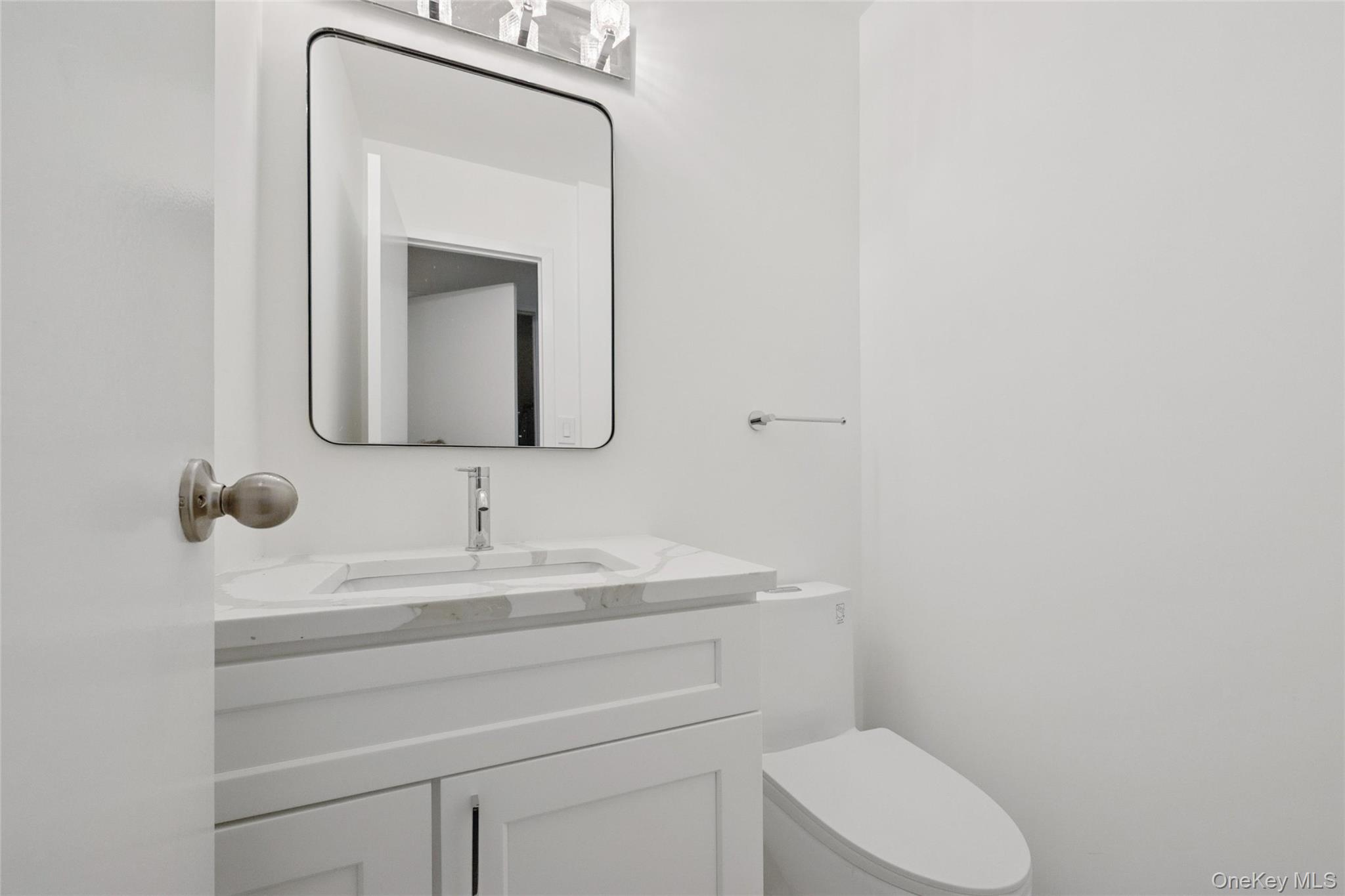 70 Pheasant Run, Roslyn, NY 11576