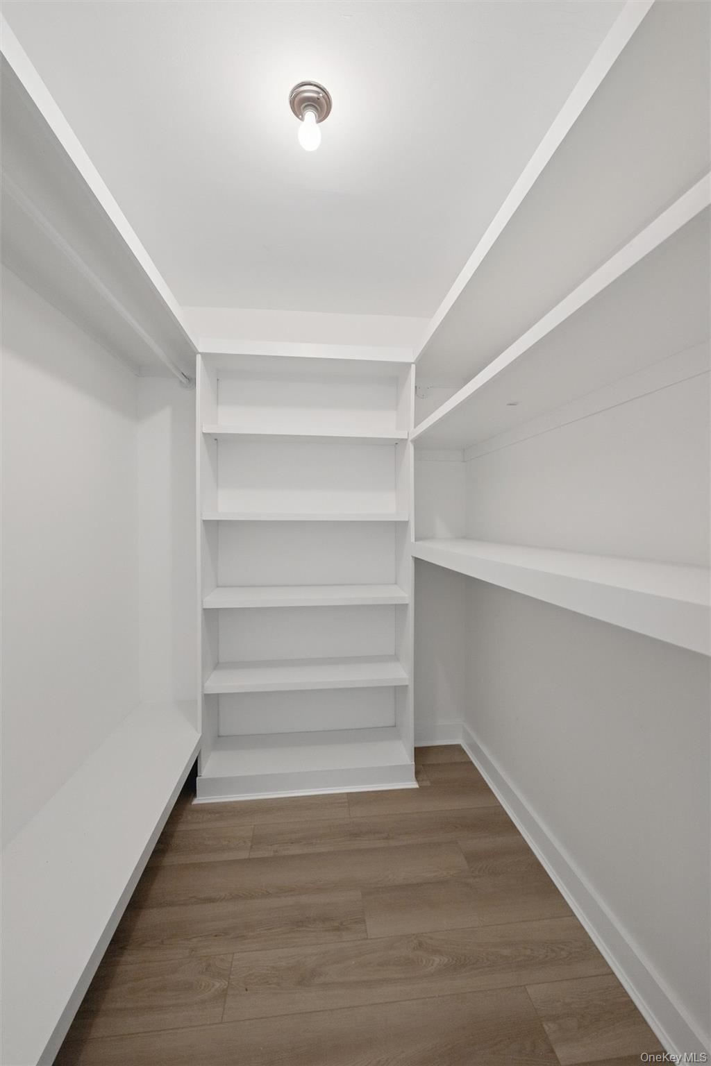 70 Pheasant Run, Roslyn, NY 11576