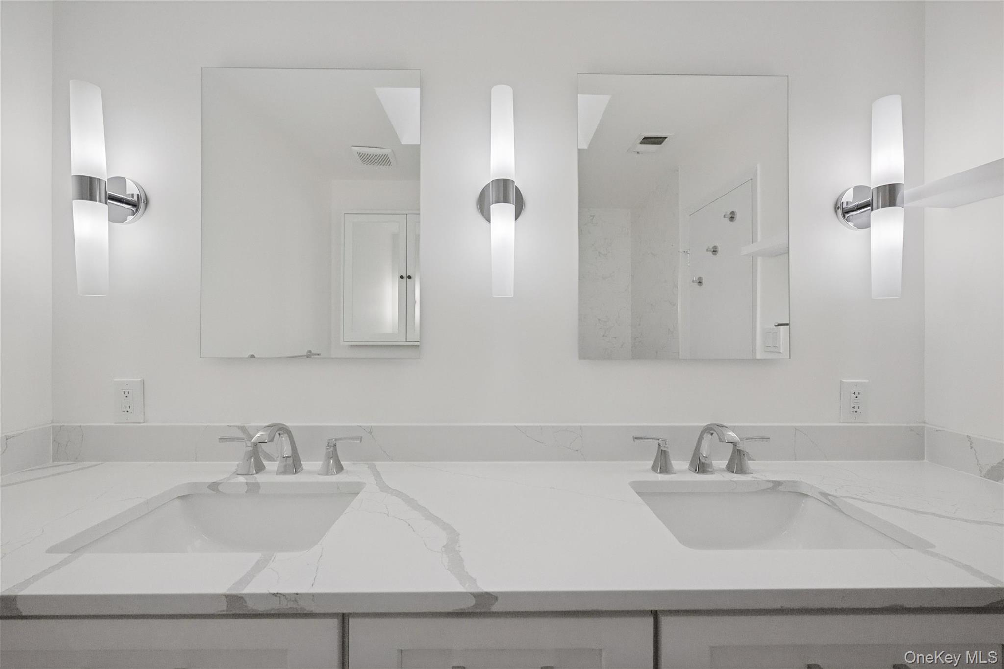 70 Pheasant Run, Roslyn, NY 11576