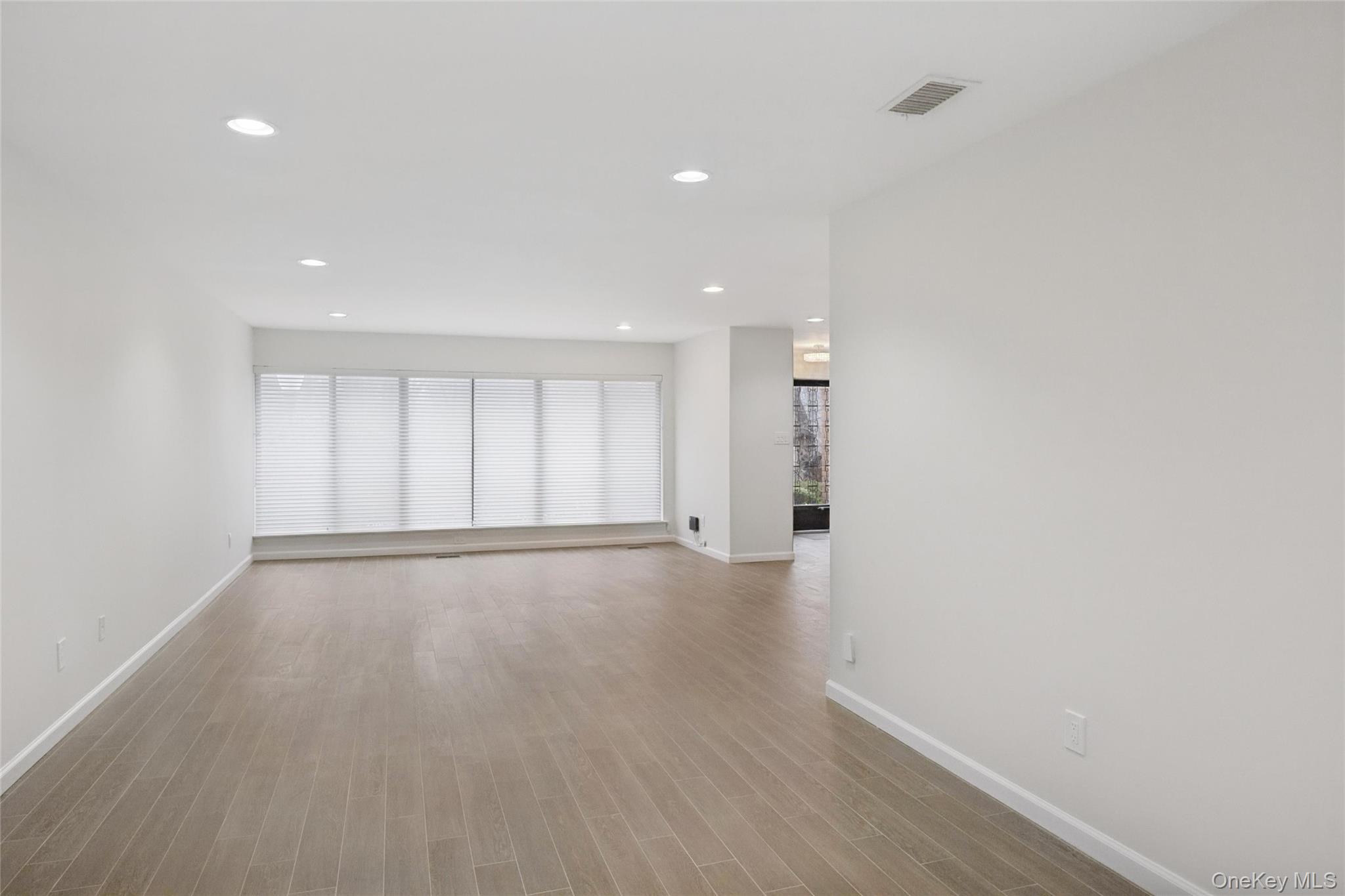 70 Pheasant Run, Roslyn, NY 11576