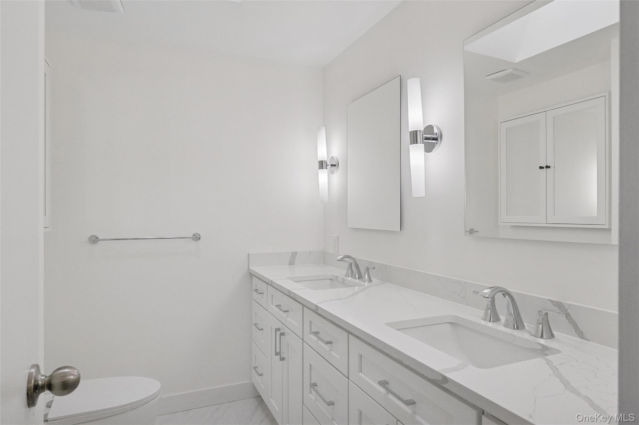 70 Pheasant Run, Roslyn, NY 11576