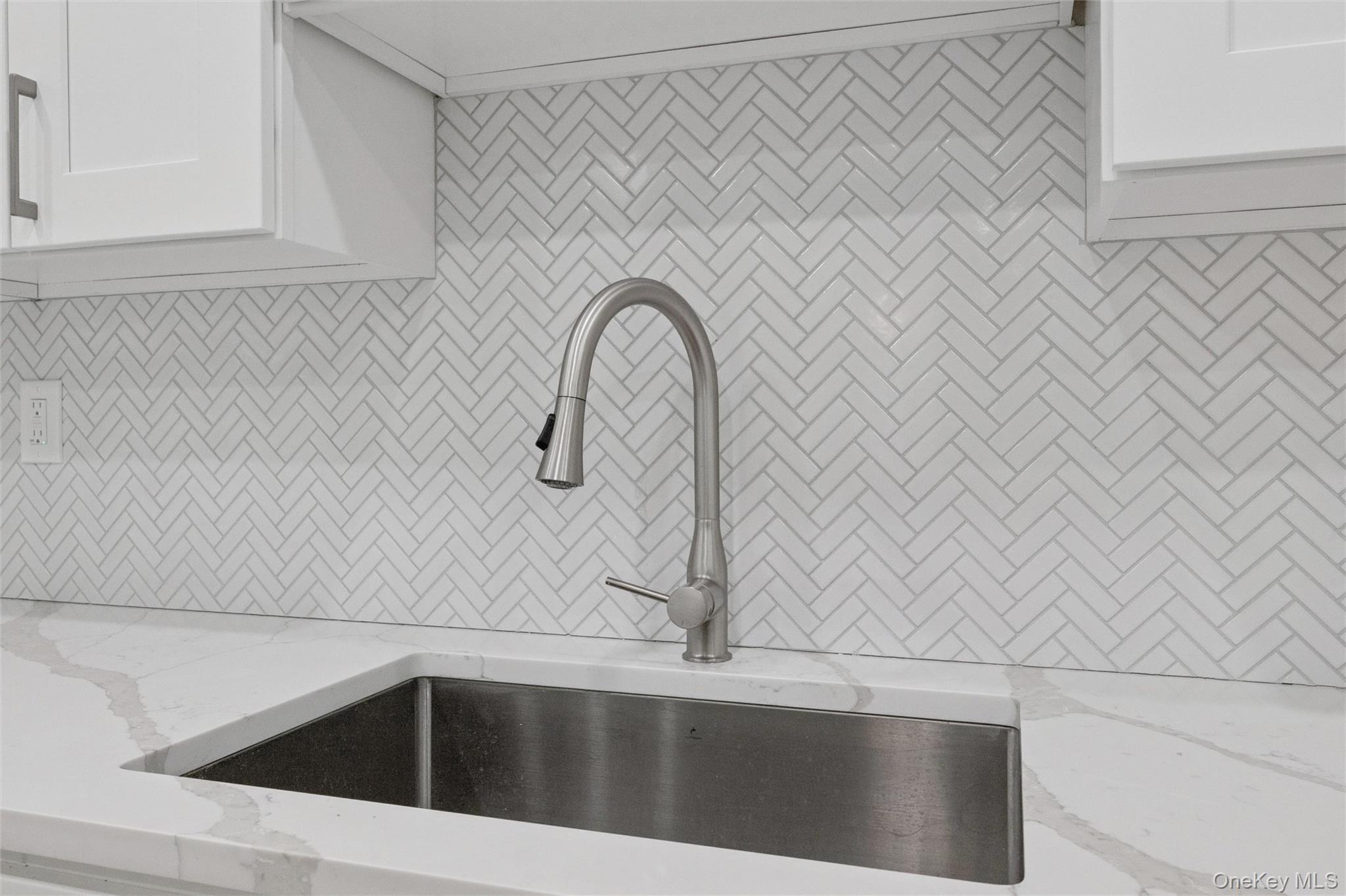 70 Pheasant Run, Roslyn, NY 11576