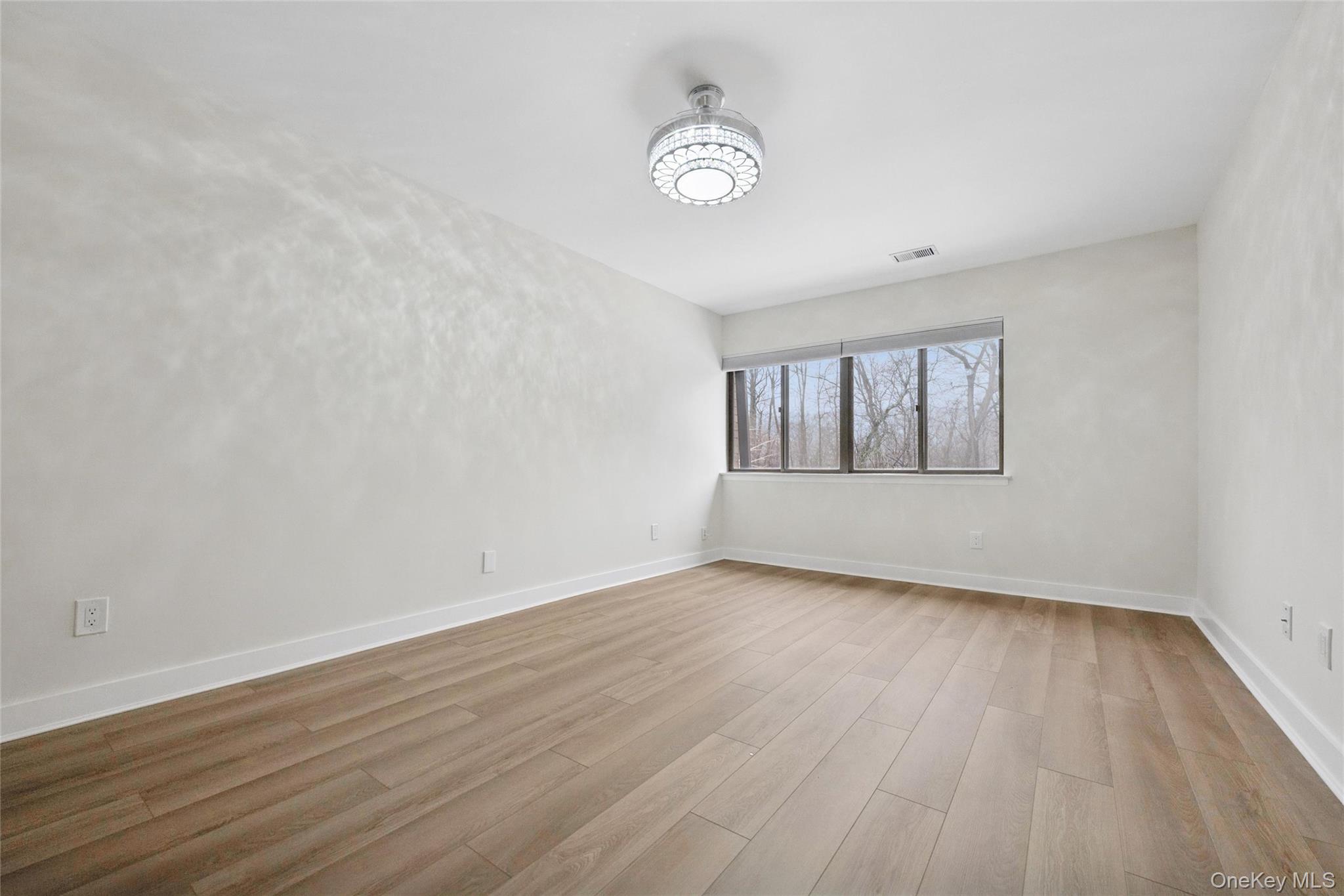 70 Pheasant Run, Roslyn, NY 11576