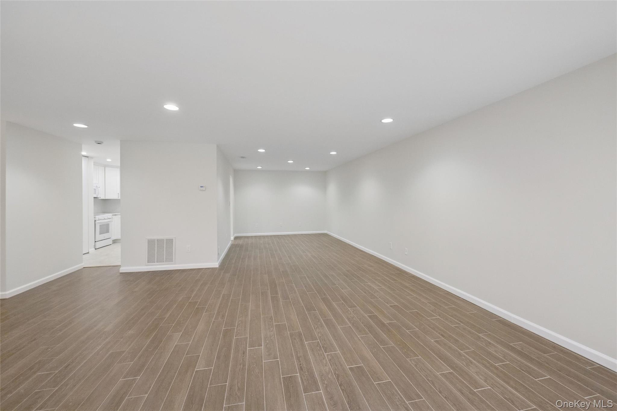 70 Pheasant Run, Roslyn, NY 11576