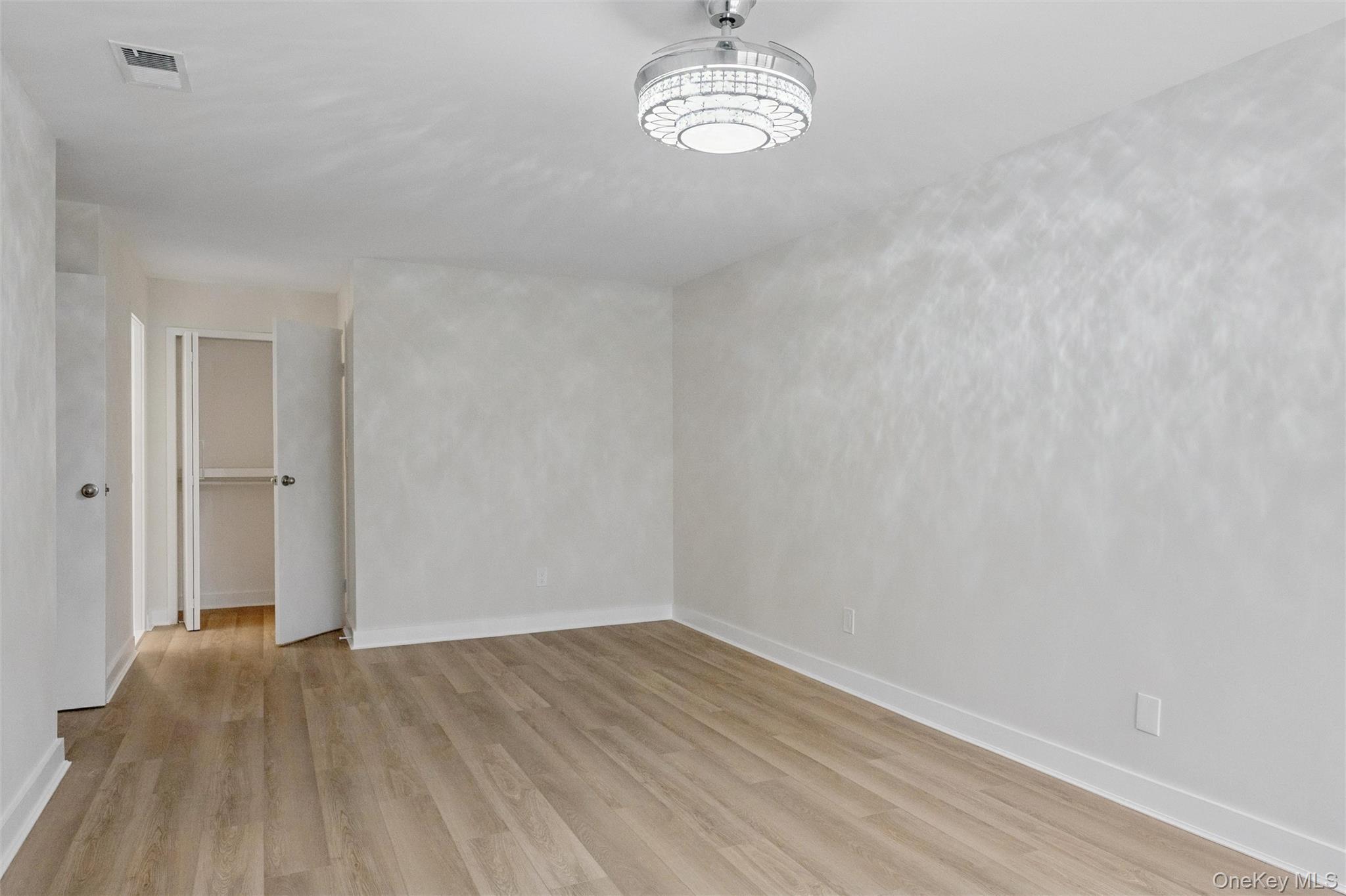 70 Pheasant Run, Roslyn, NY 11576